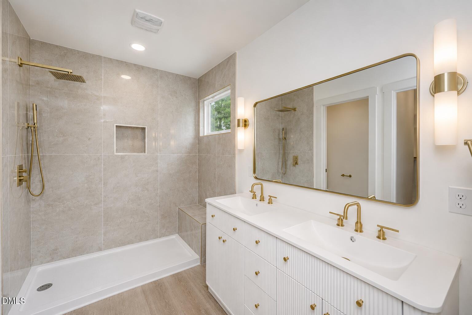 606 E Bay Street Property Photo 7