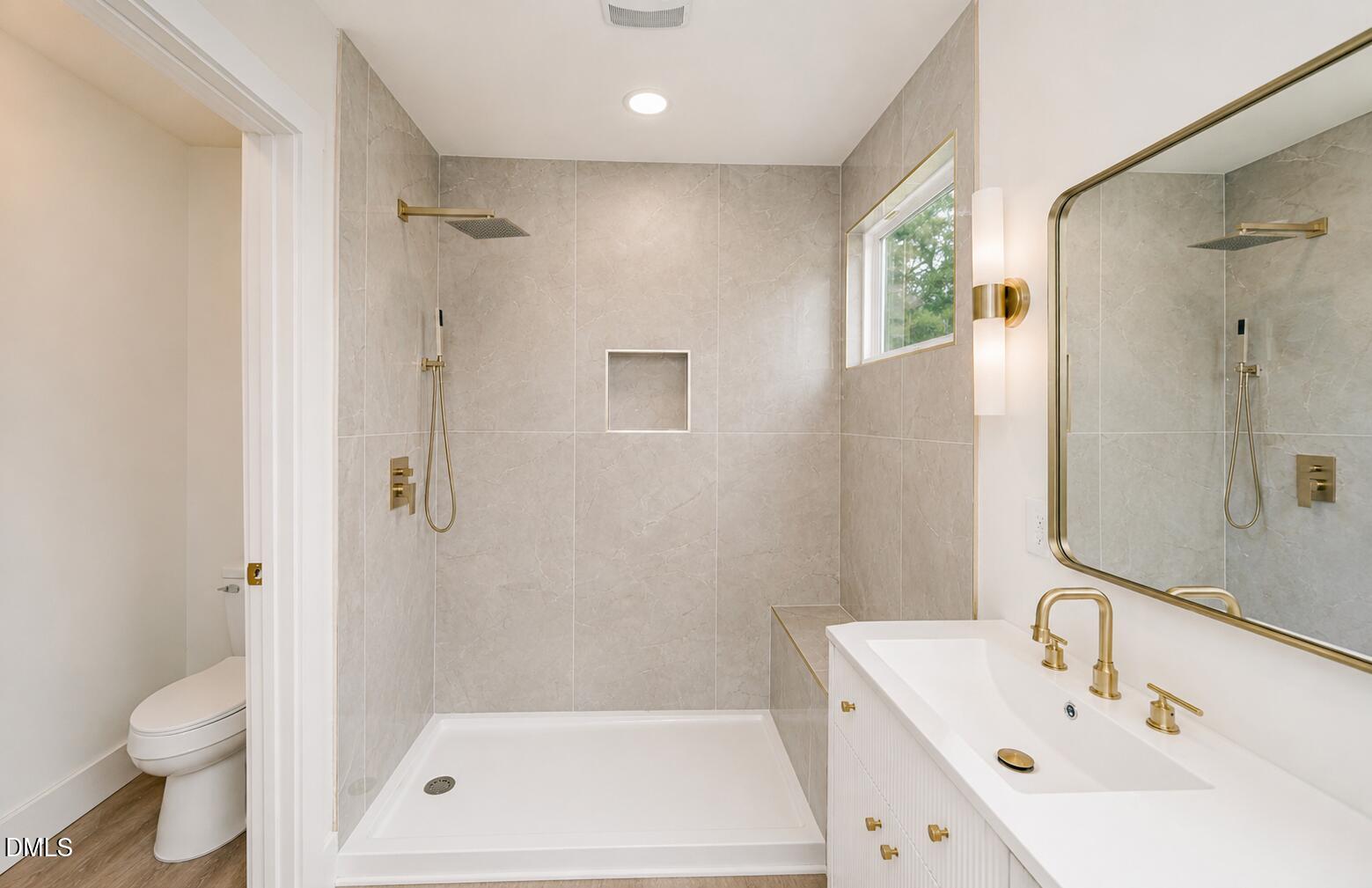 606 E Bay Street Property Photo 8