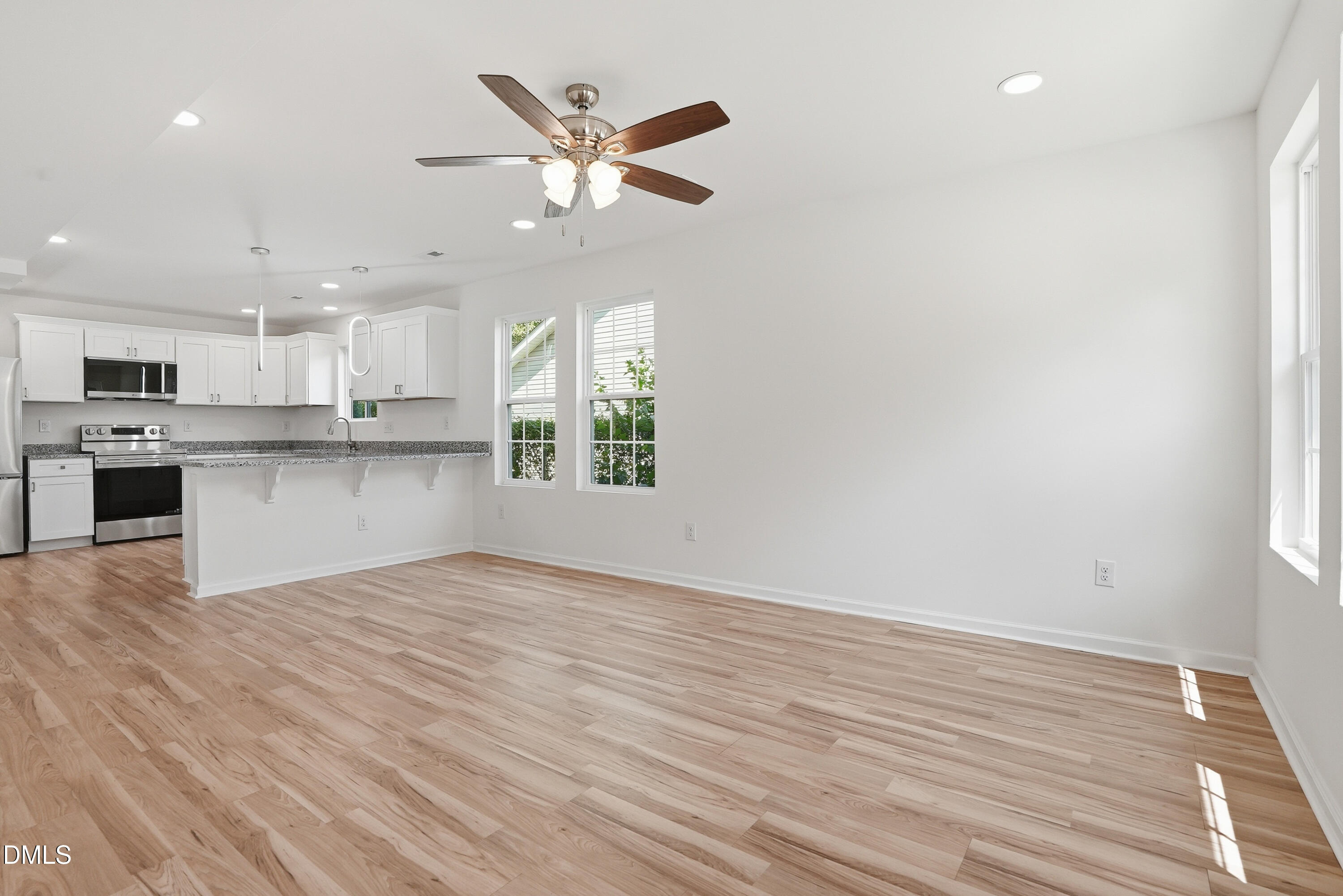 516 Singletary Street Se Property Photo 8
