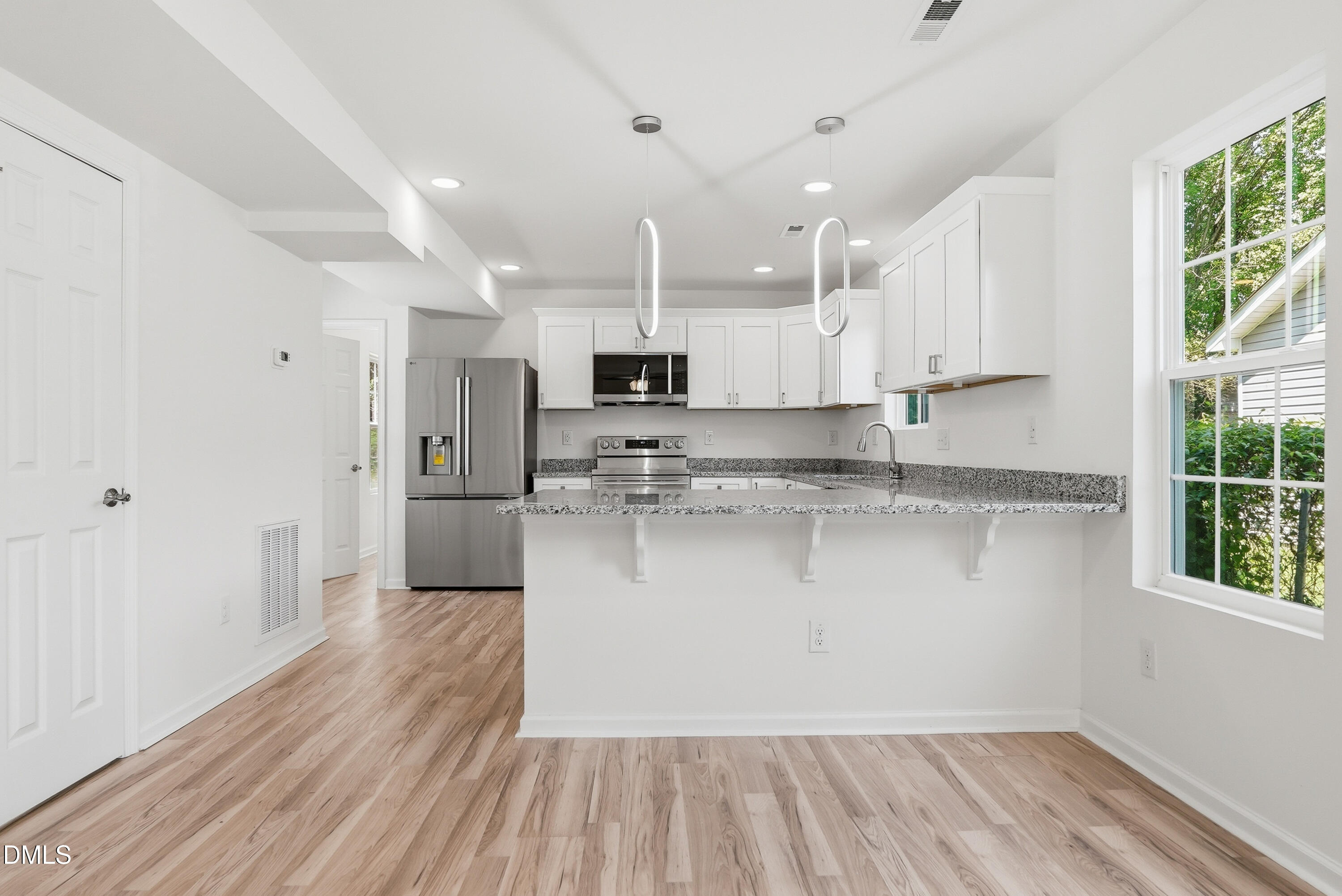 516 Singletary Street Se Property Photo 13