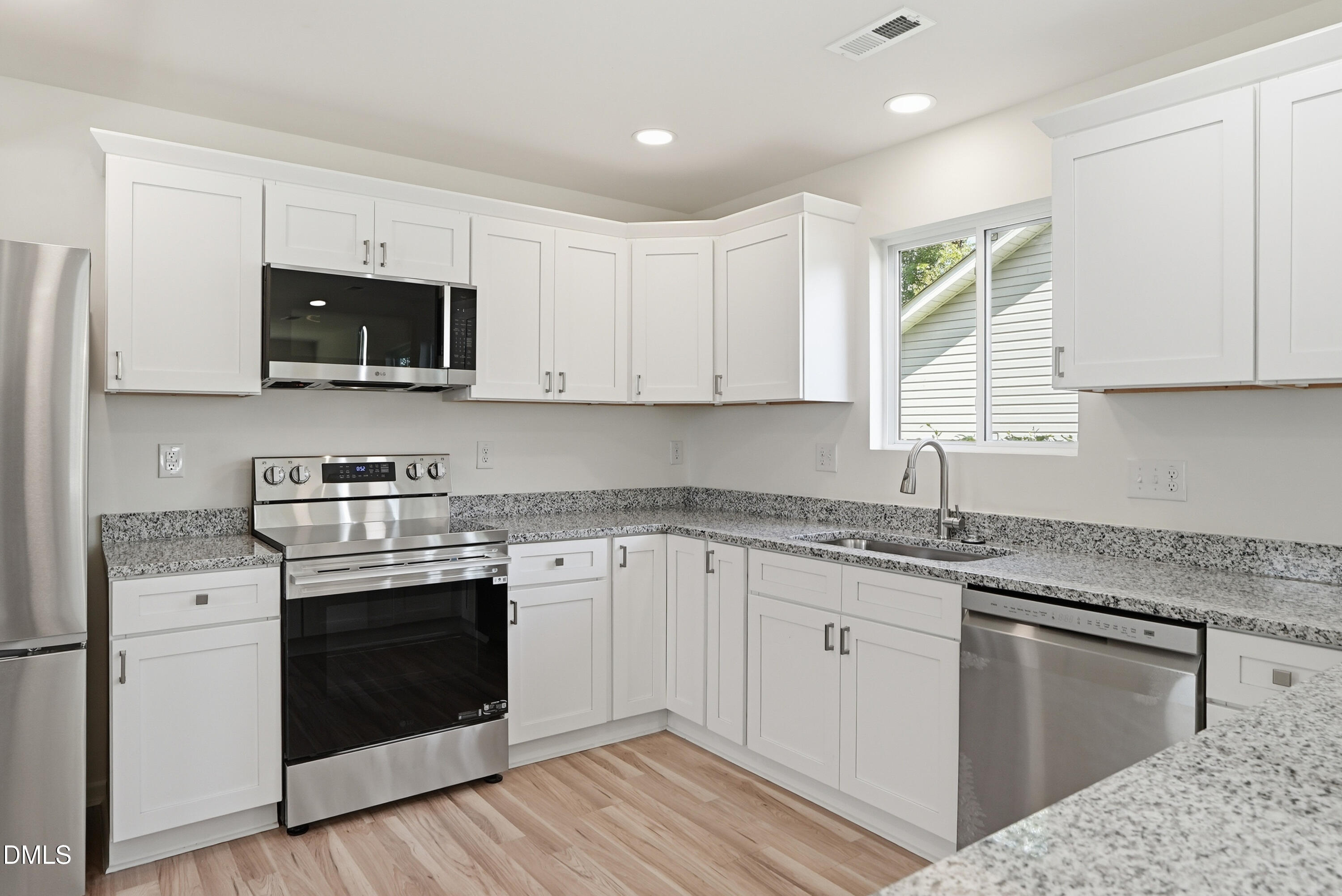 516 Singletary Street Se Property Photo 14