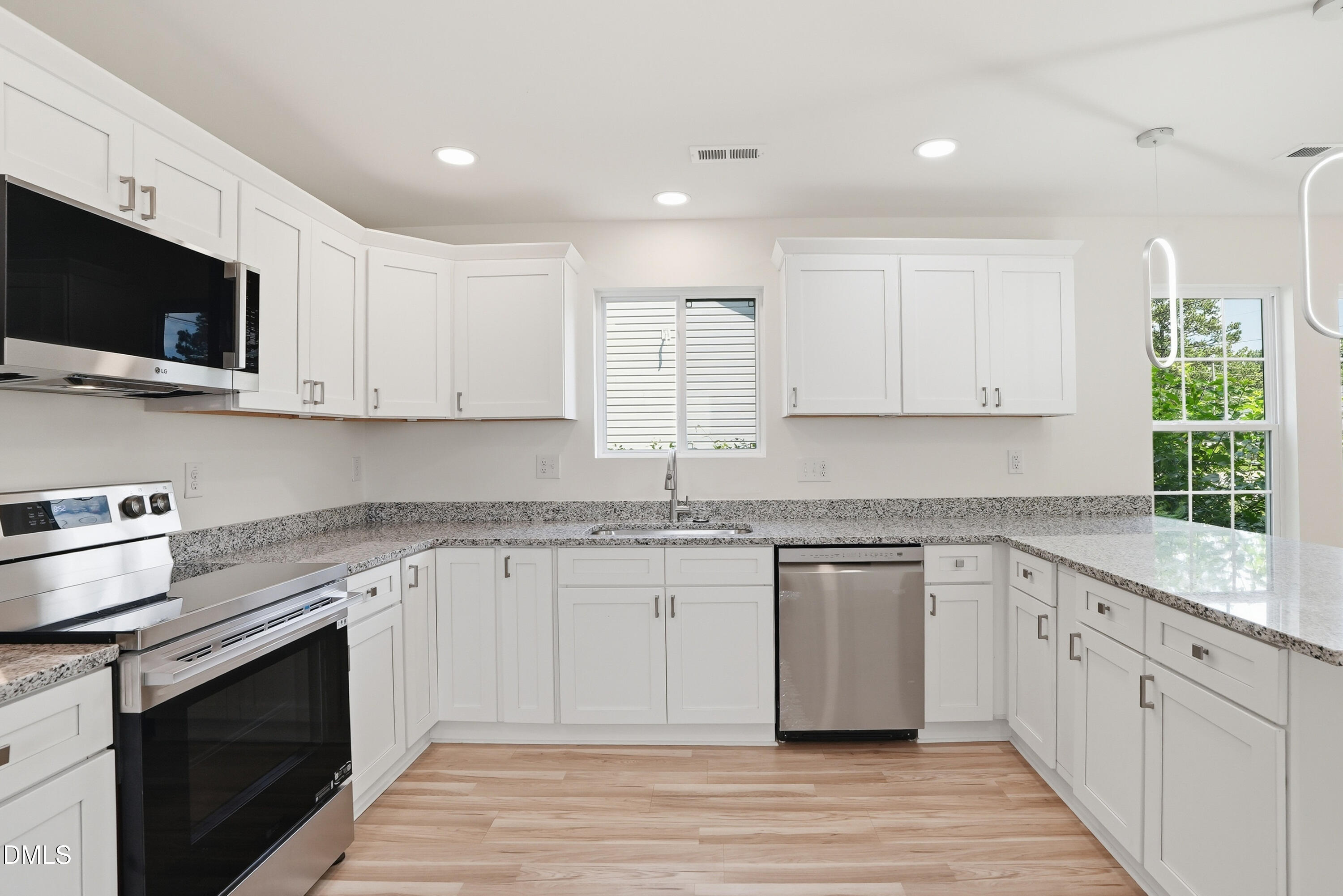 516 Singletary Street Se Property Photo 19