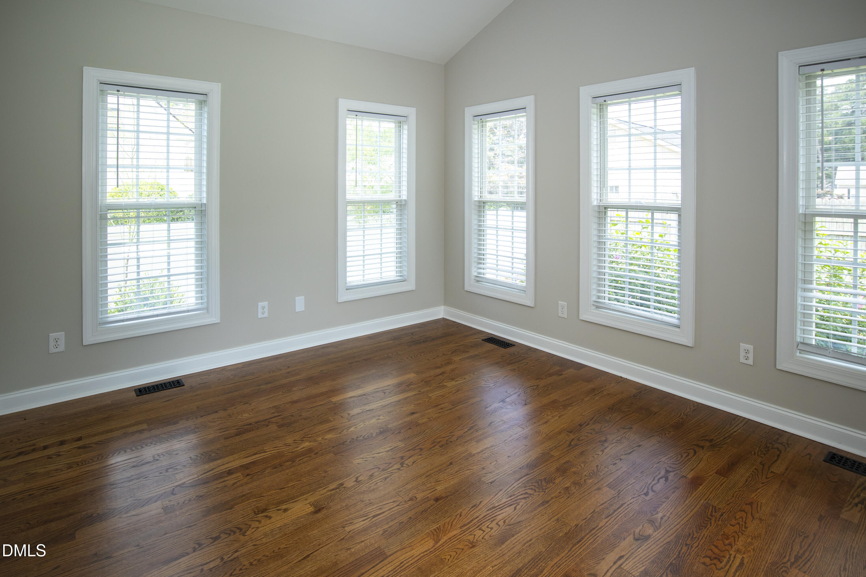 3715 Martha Lane N Property Photo 10
