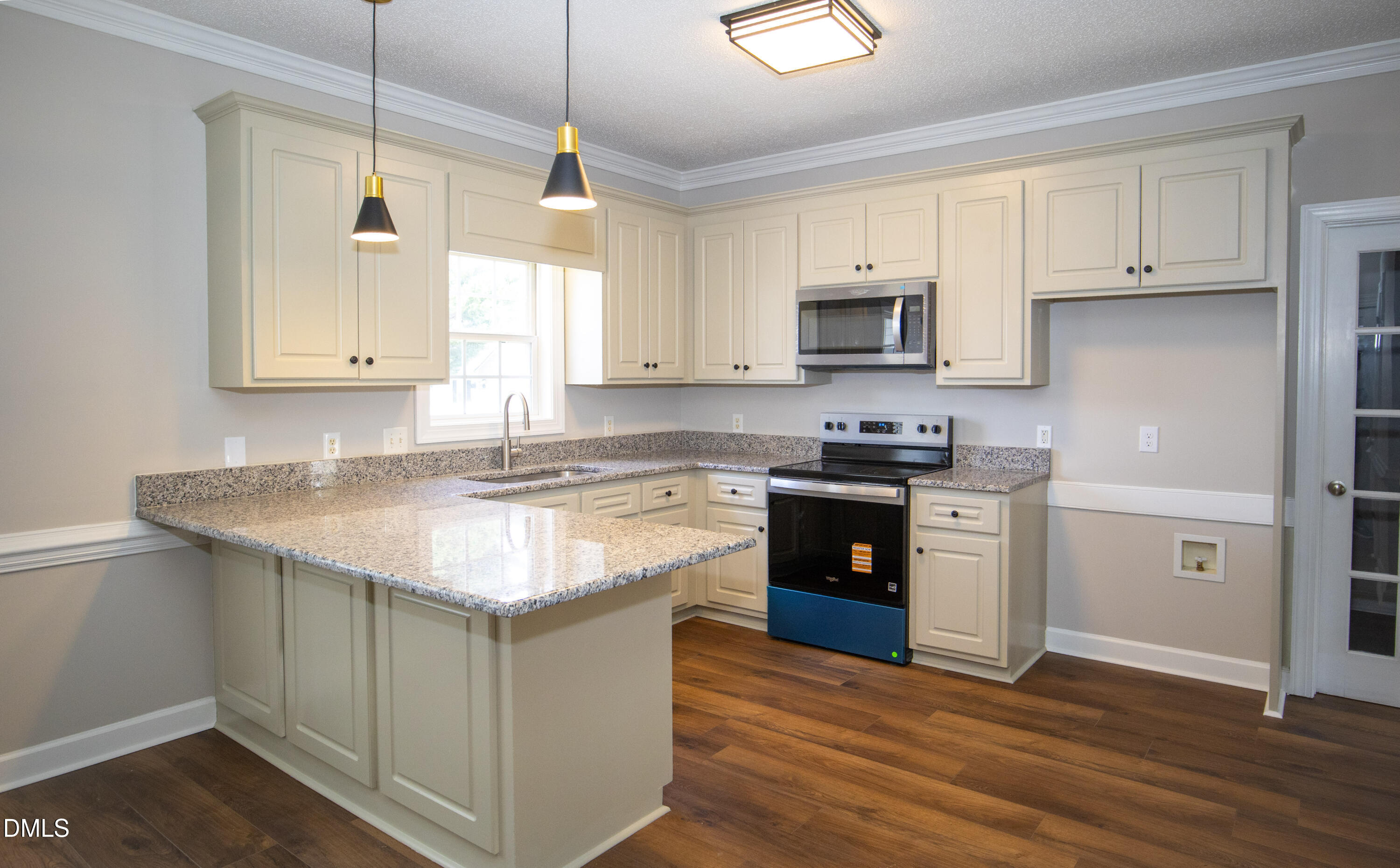 3715 Martha Lane N Property Photo 13
