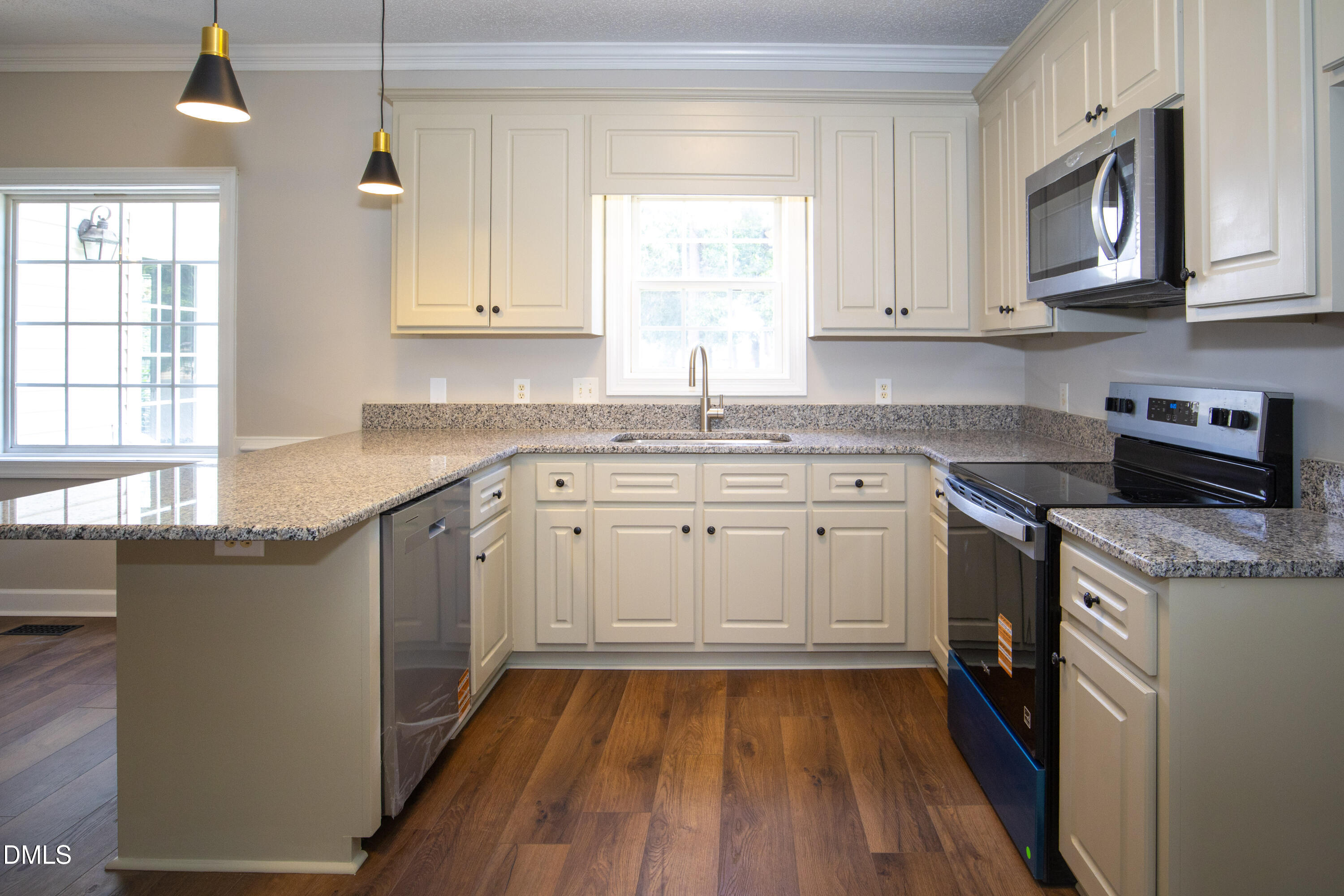 3715 Martha Lane N Property Photo 14