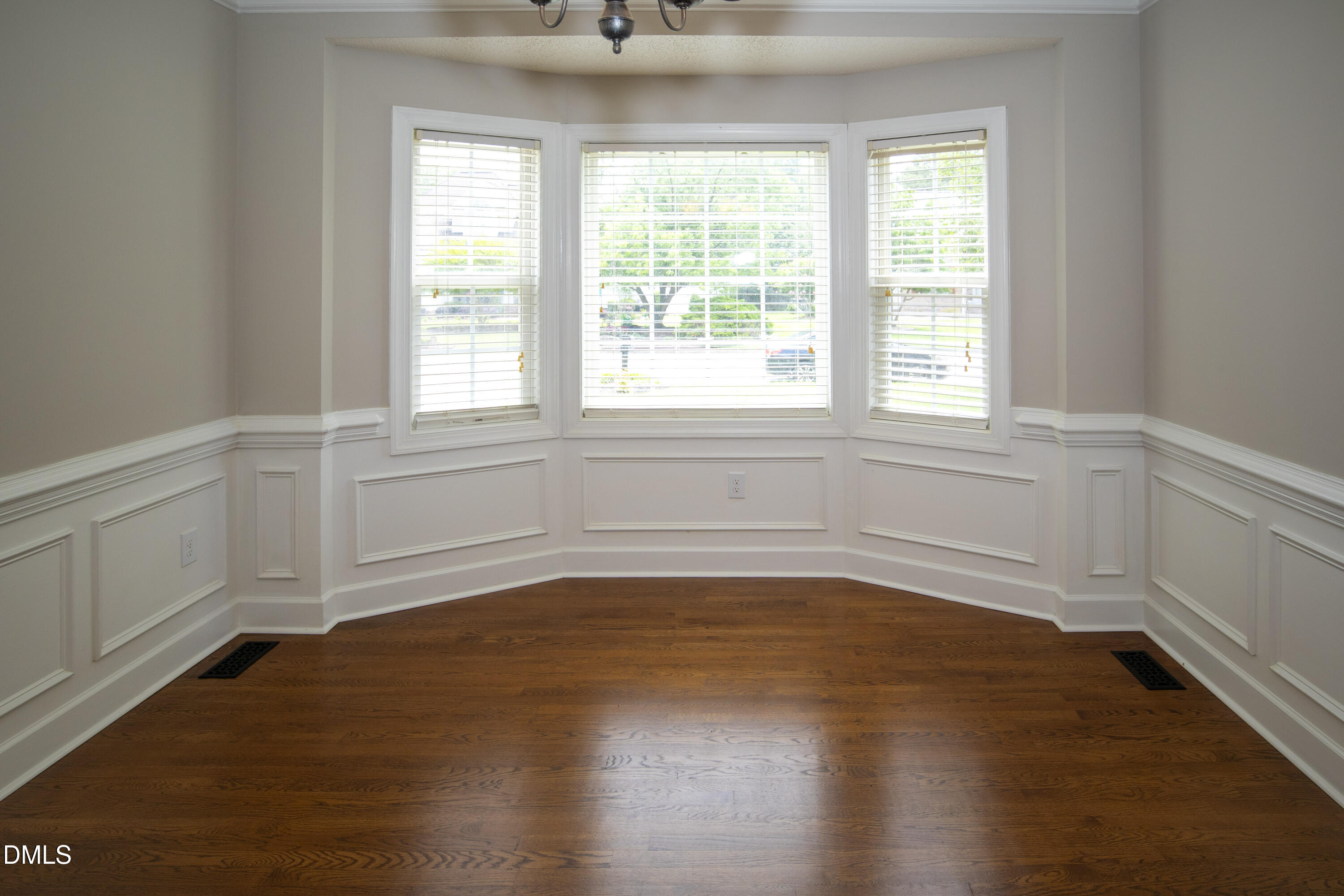 3715 Martha Lane N Property Photo 16