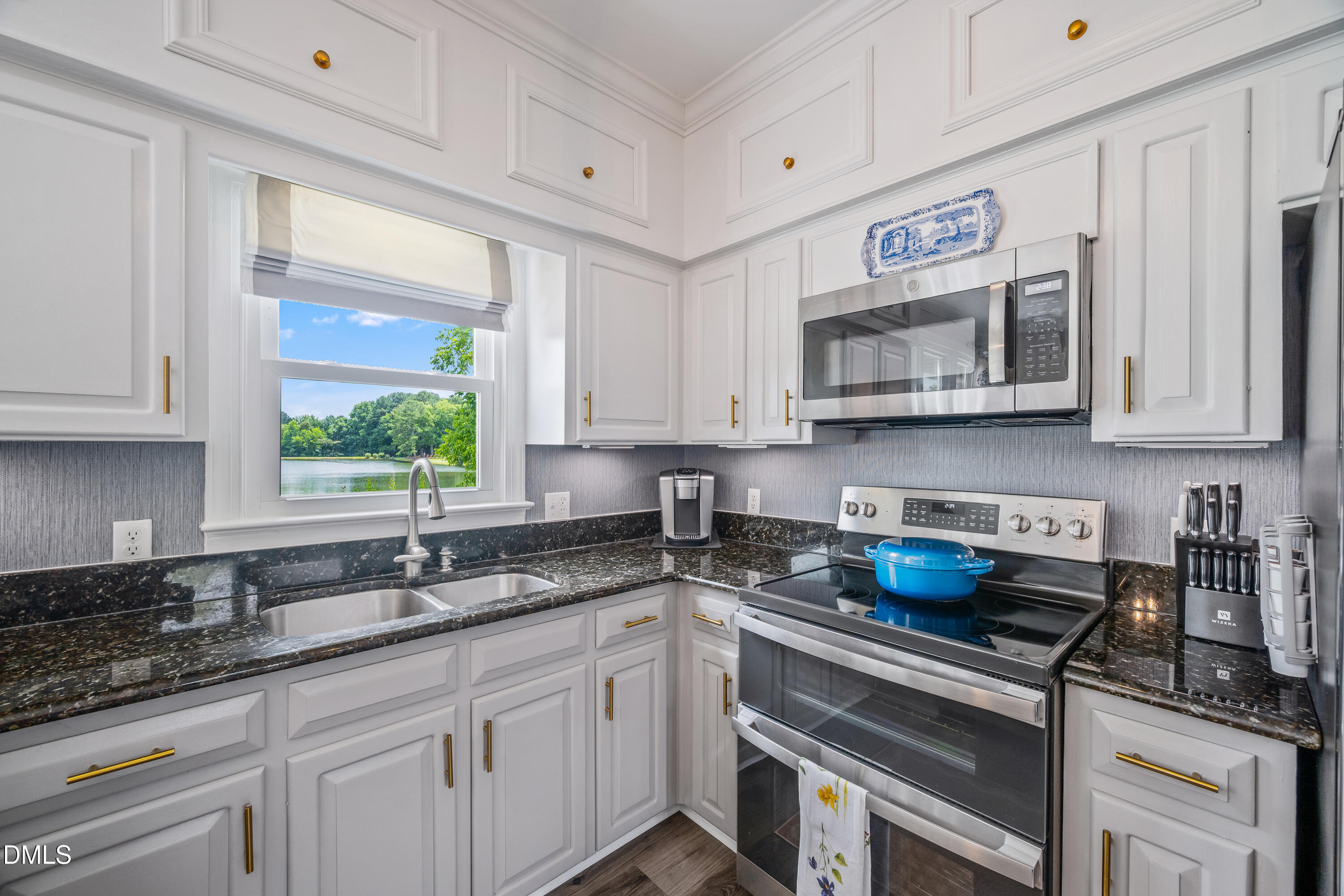 3412 Queen Ann Drive E Property Photo 15