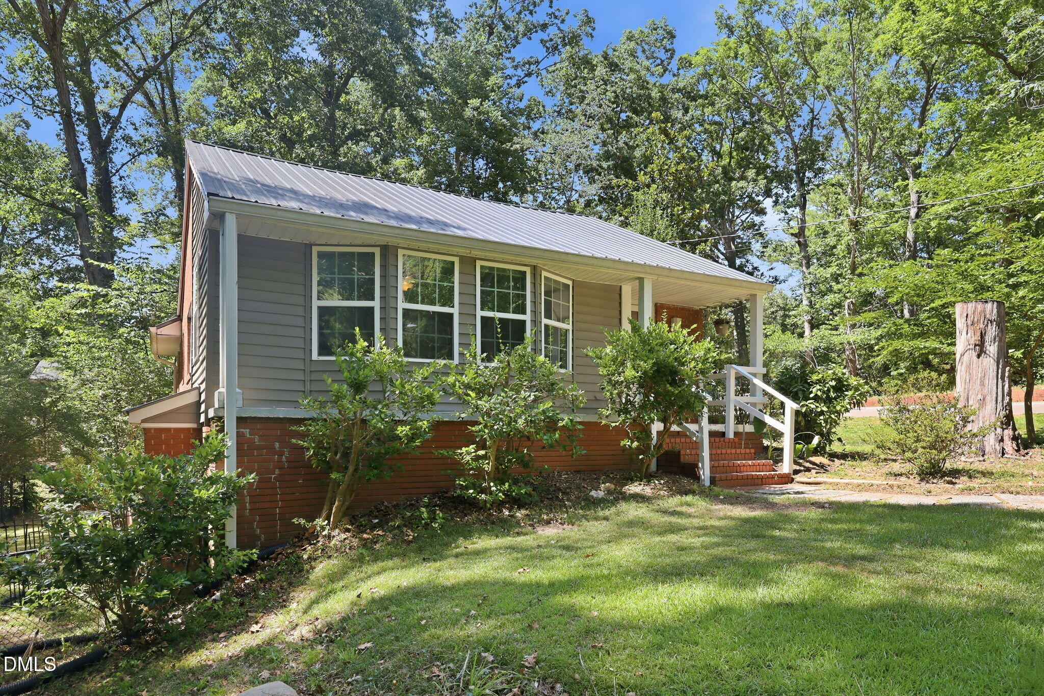 540 W Chisholm Street Property Photo 1