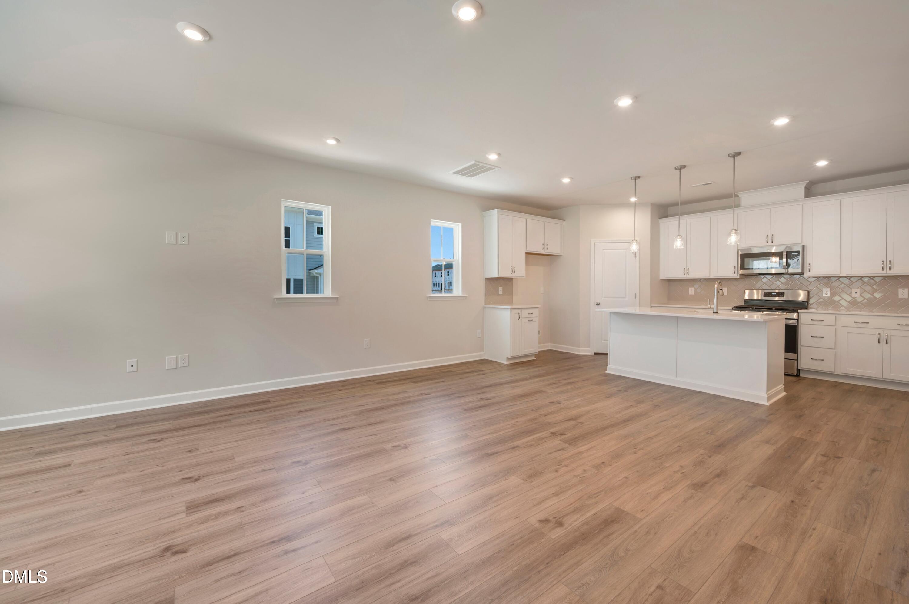 211 Solaire Alley Property Photo 4