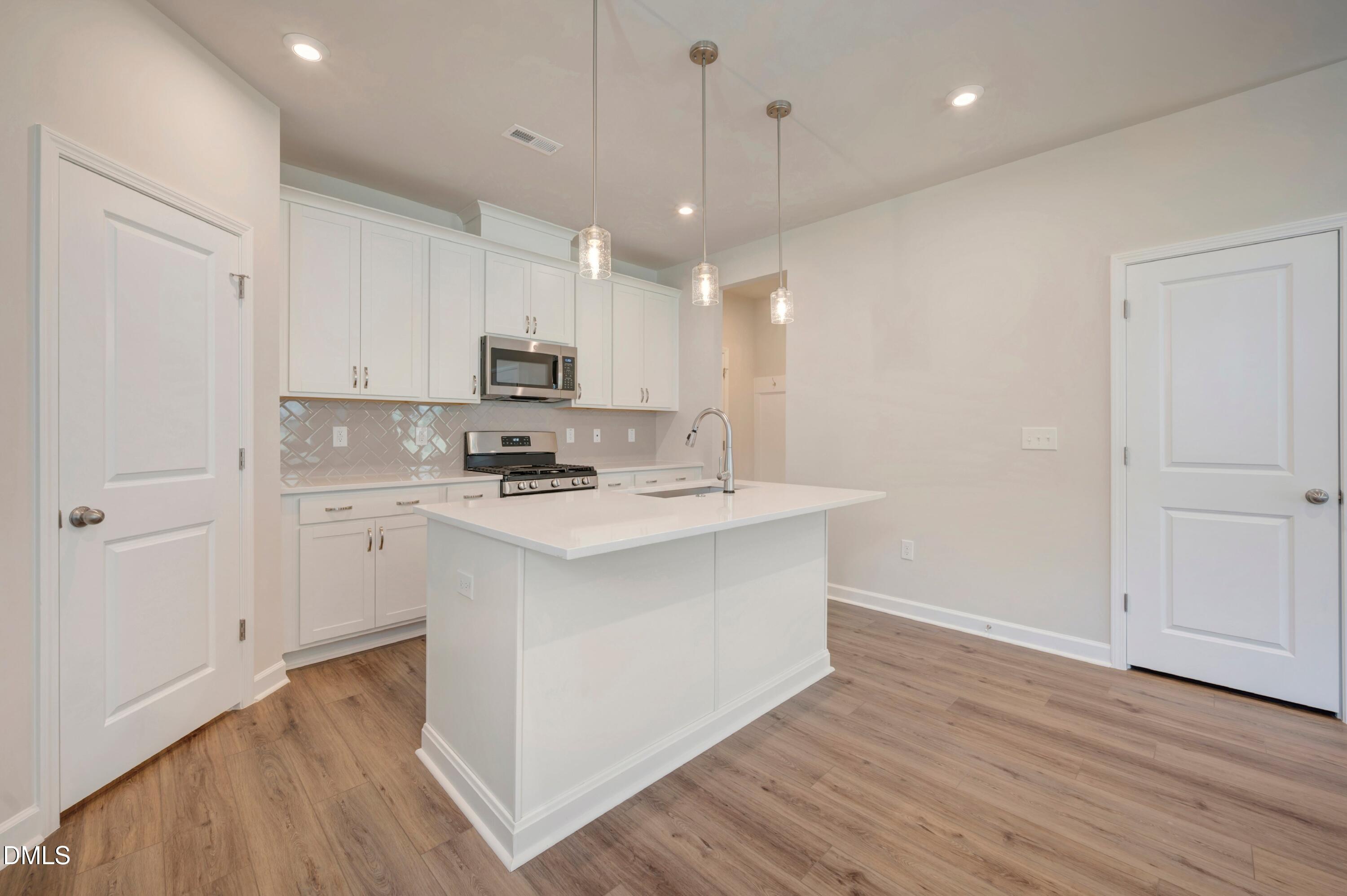 211 Solaire Alley Property Photo 5