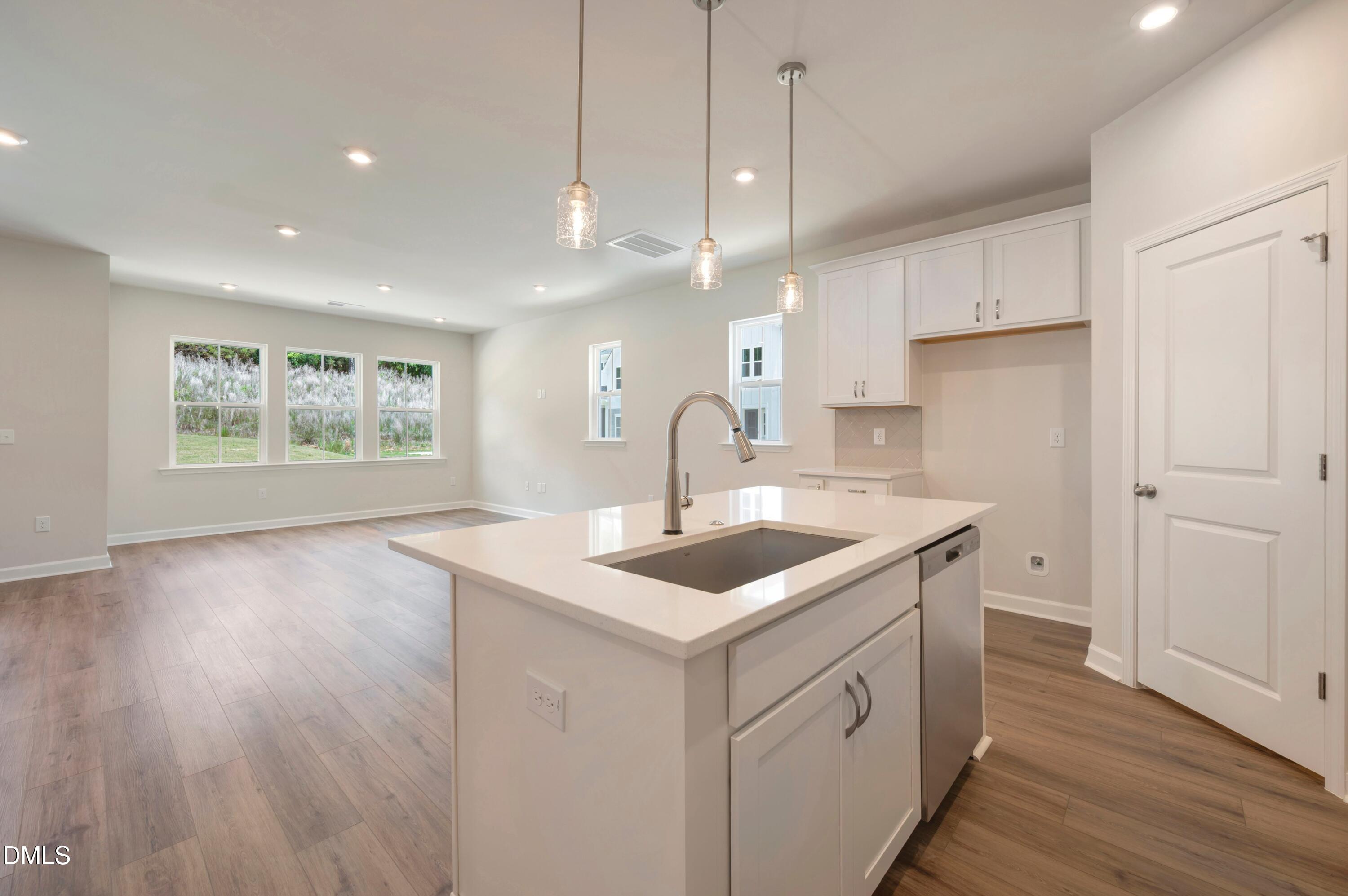 211 Solaire Alley Property Photo 6