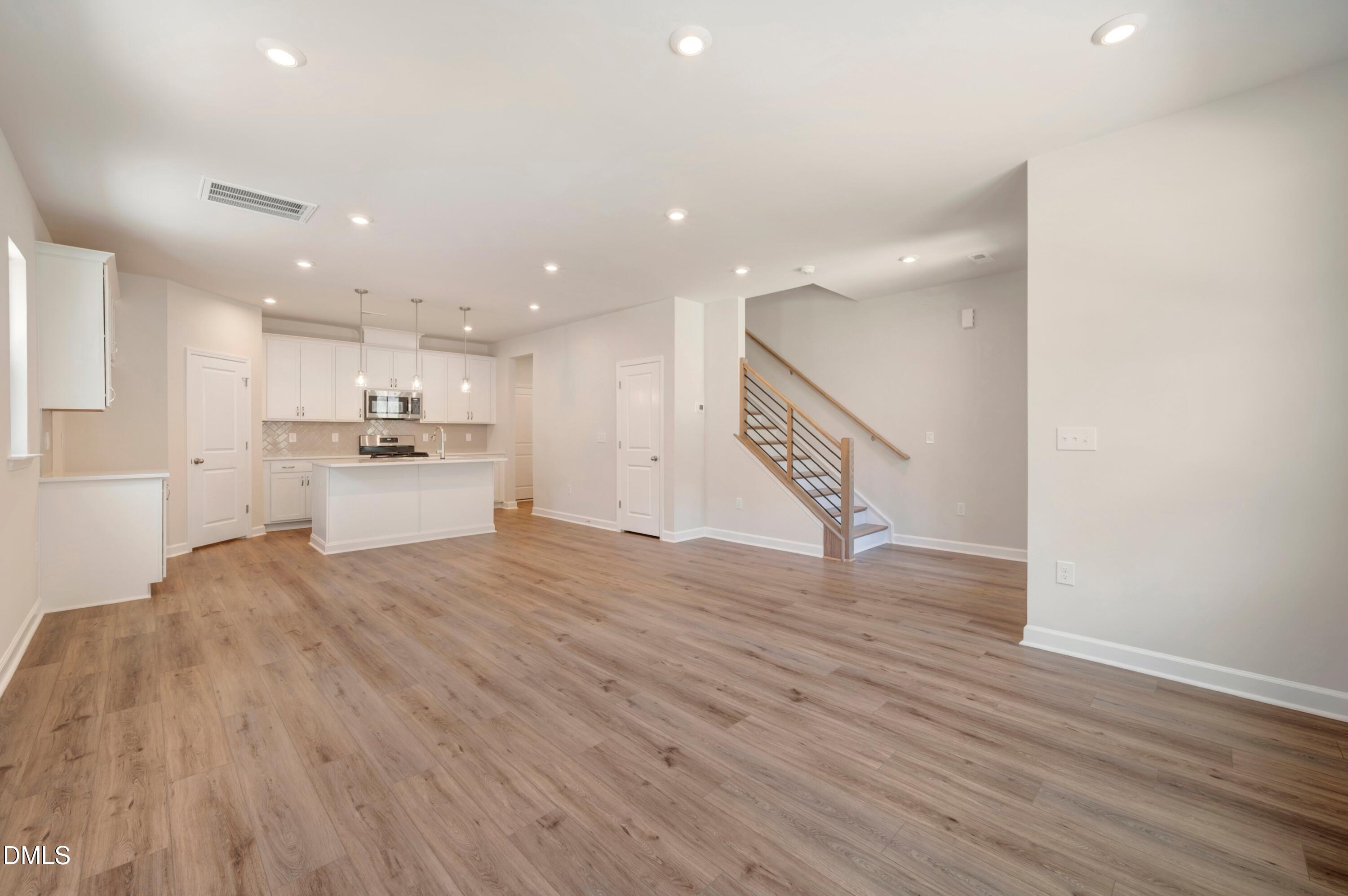 211 Solaire Alley Property Photo 7