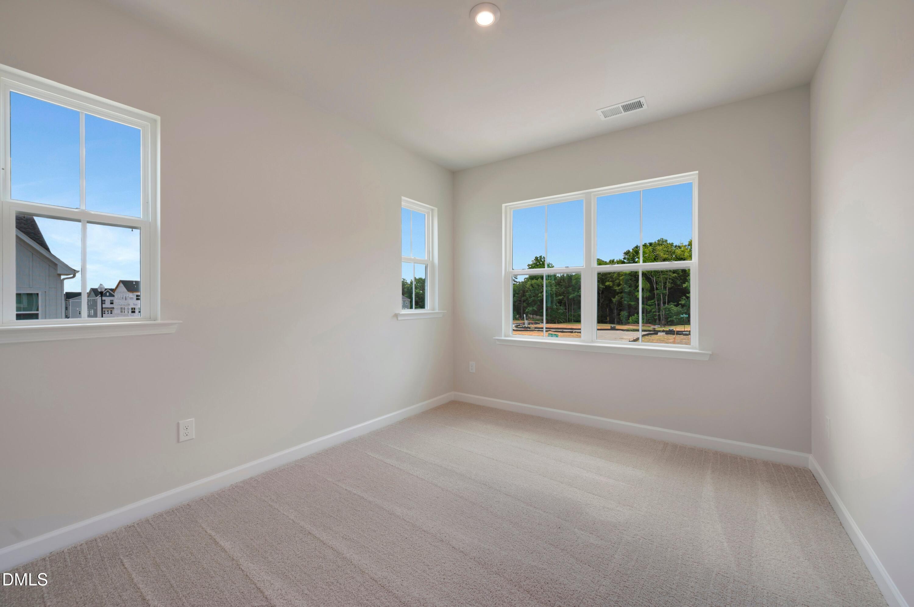 211 Solaire Alley Property Photo 11