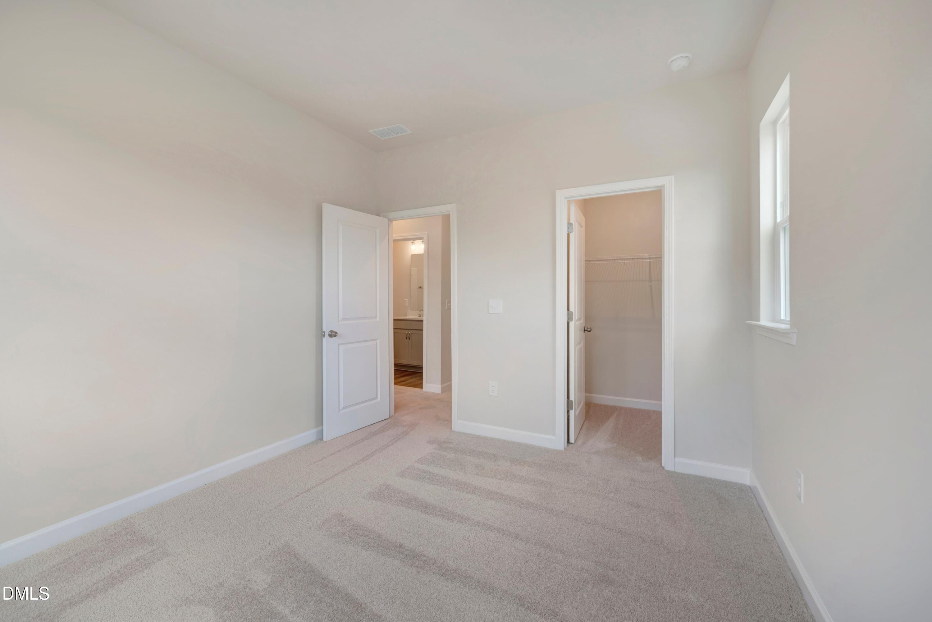 211 Solaire Alley Property Photo 14