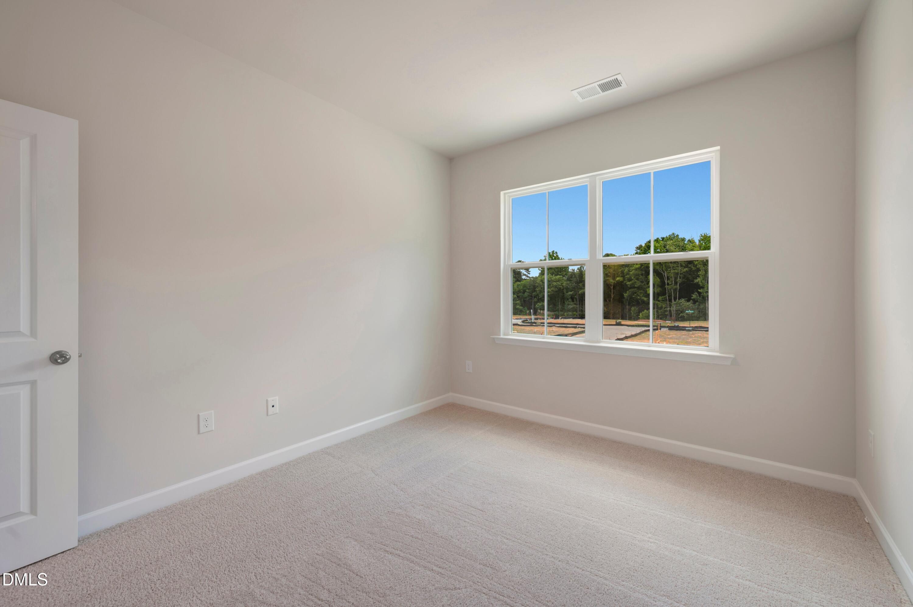 211 Solaire Alley Property Photo 15
