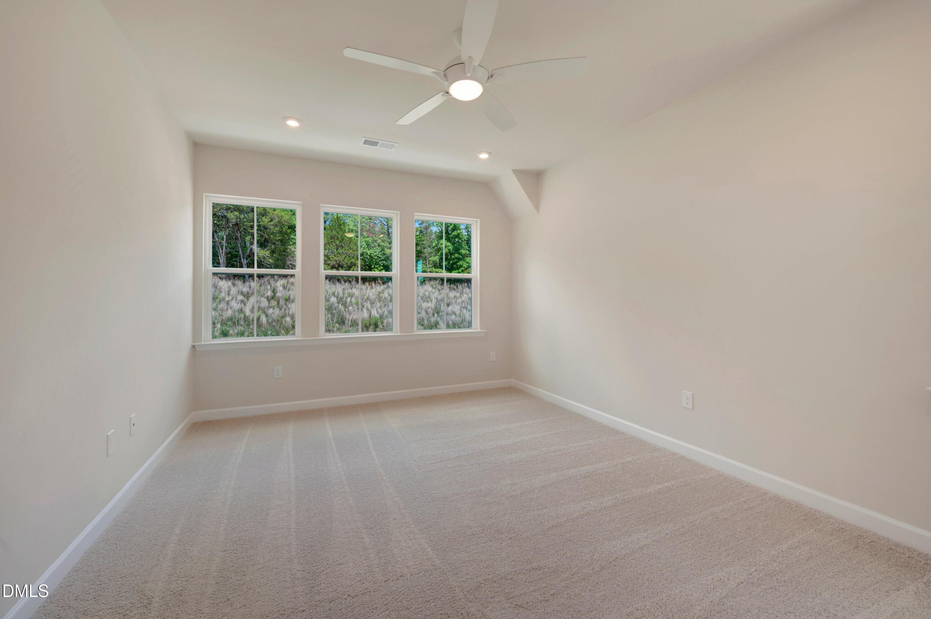 211 Solaire Alley Property Photo 18