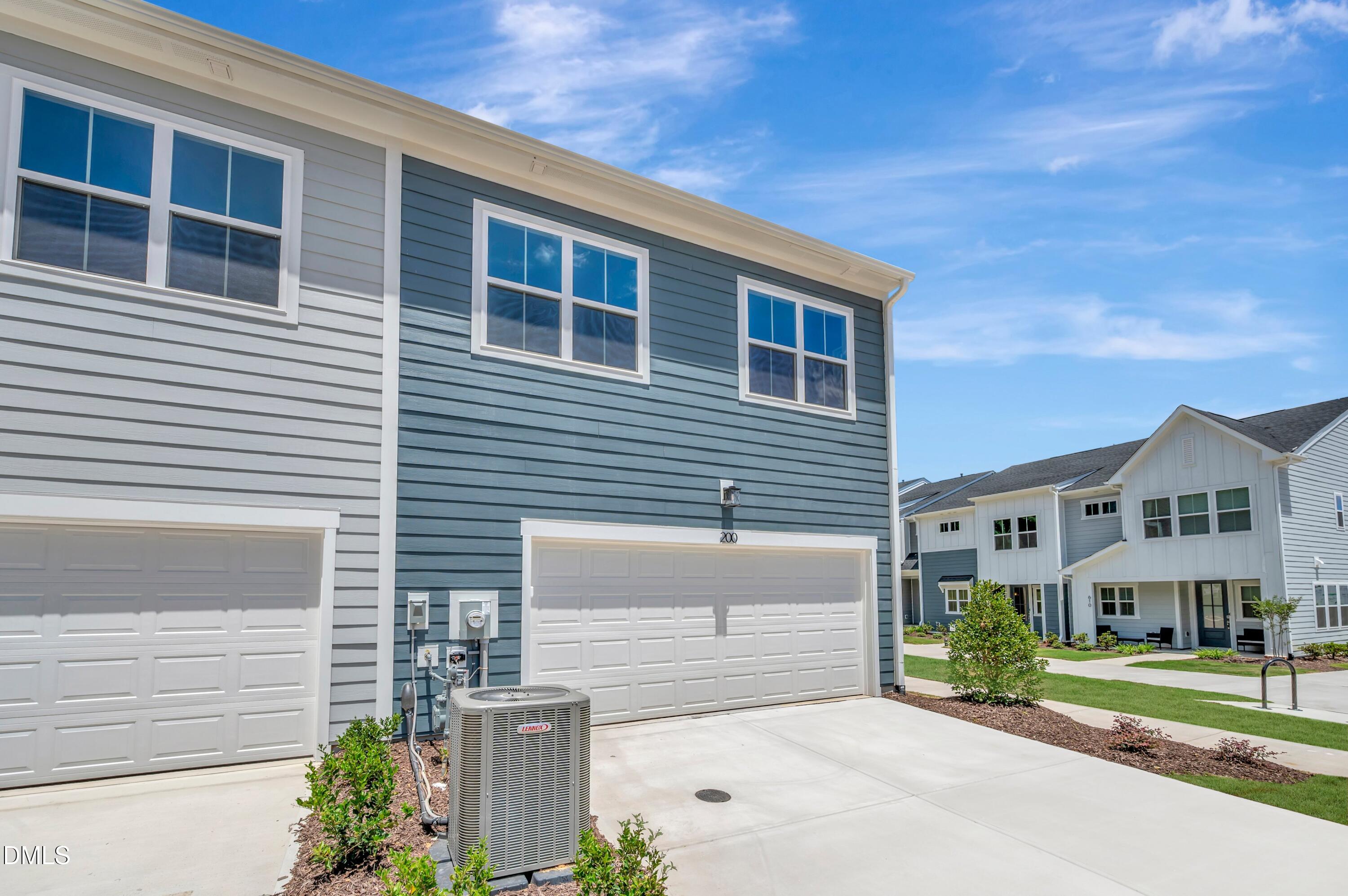 211 Solaire Alley Property Photo 21