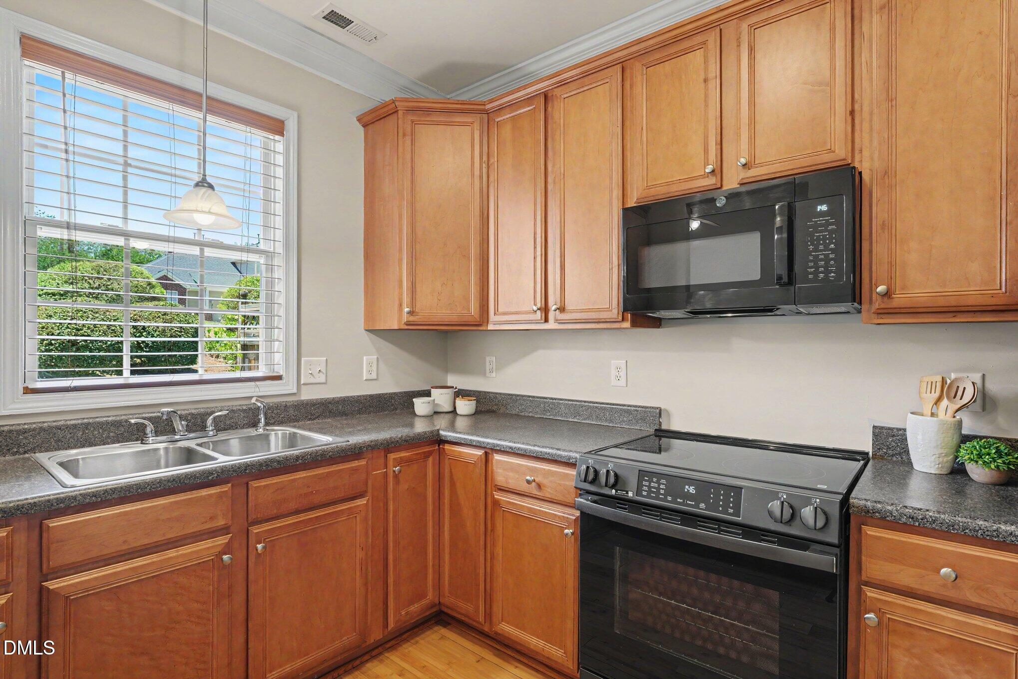 2719 Andover Glen Road Property Photo 10