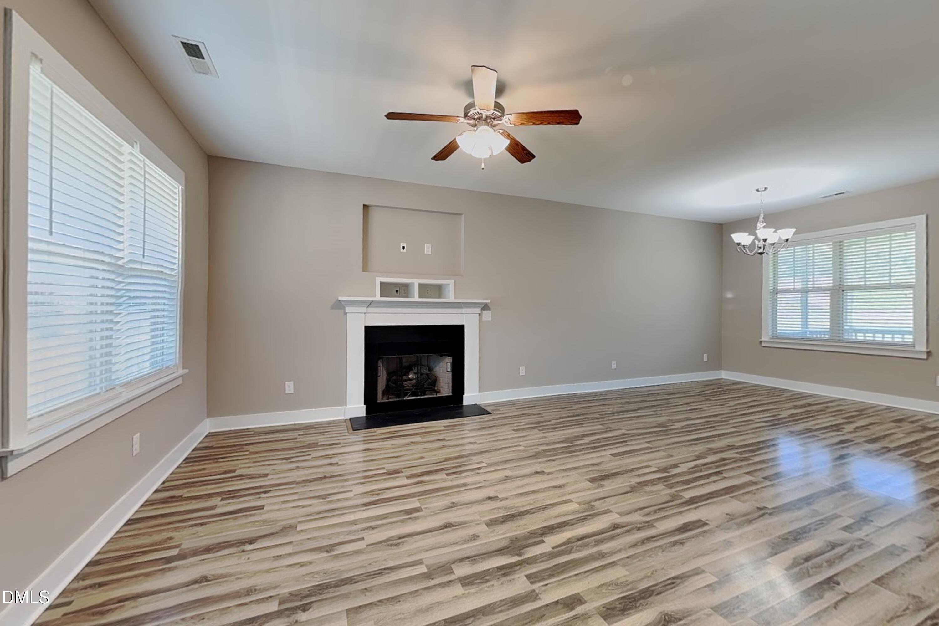 107 E Cultivator Way Property Photo 2