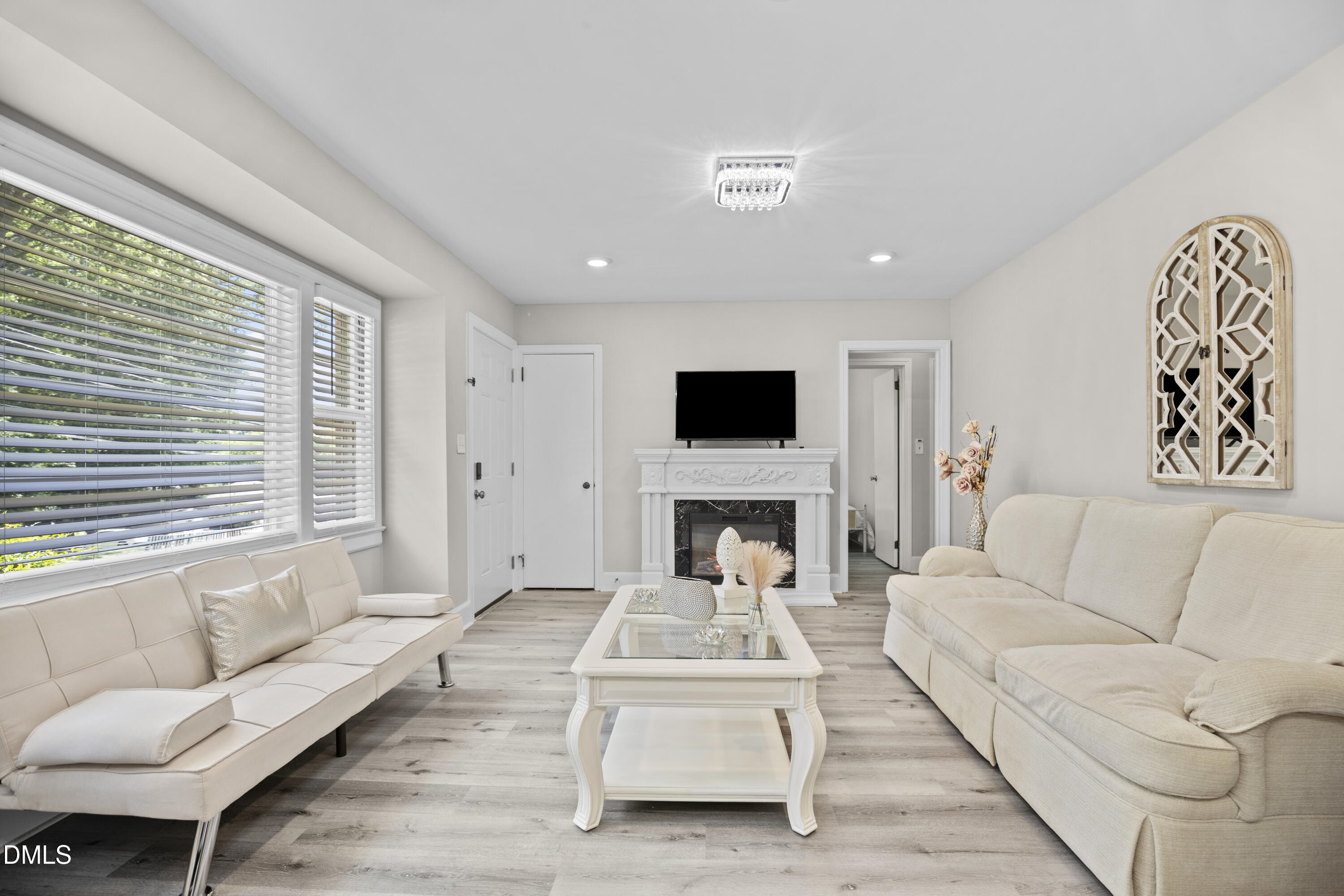 1608 Cheek Road Property Photo 10