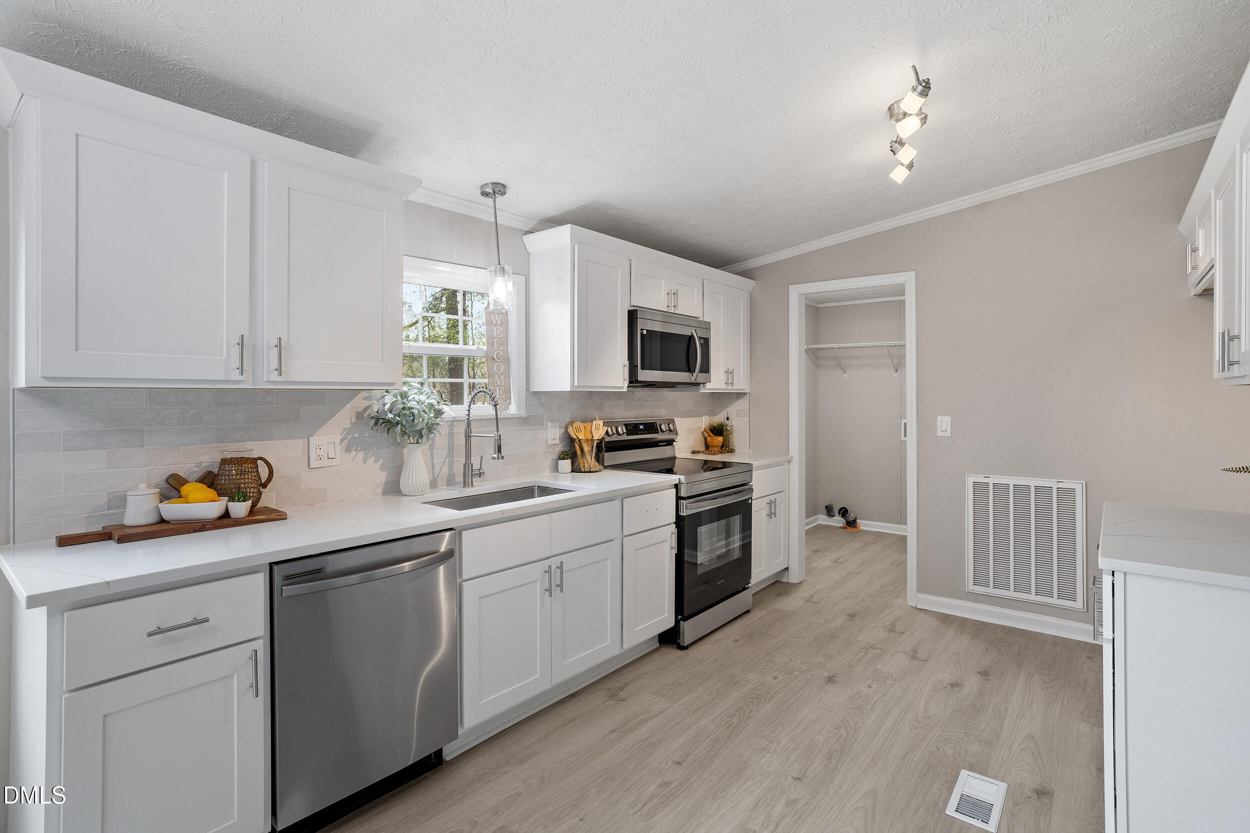 109 Loy Court Property Photo 2