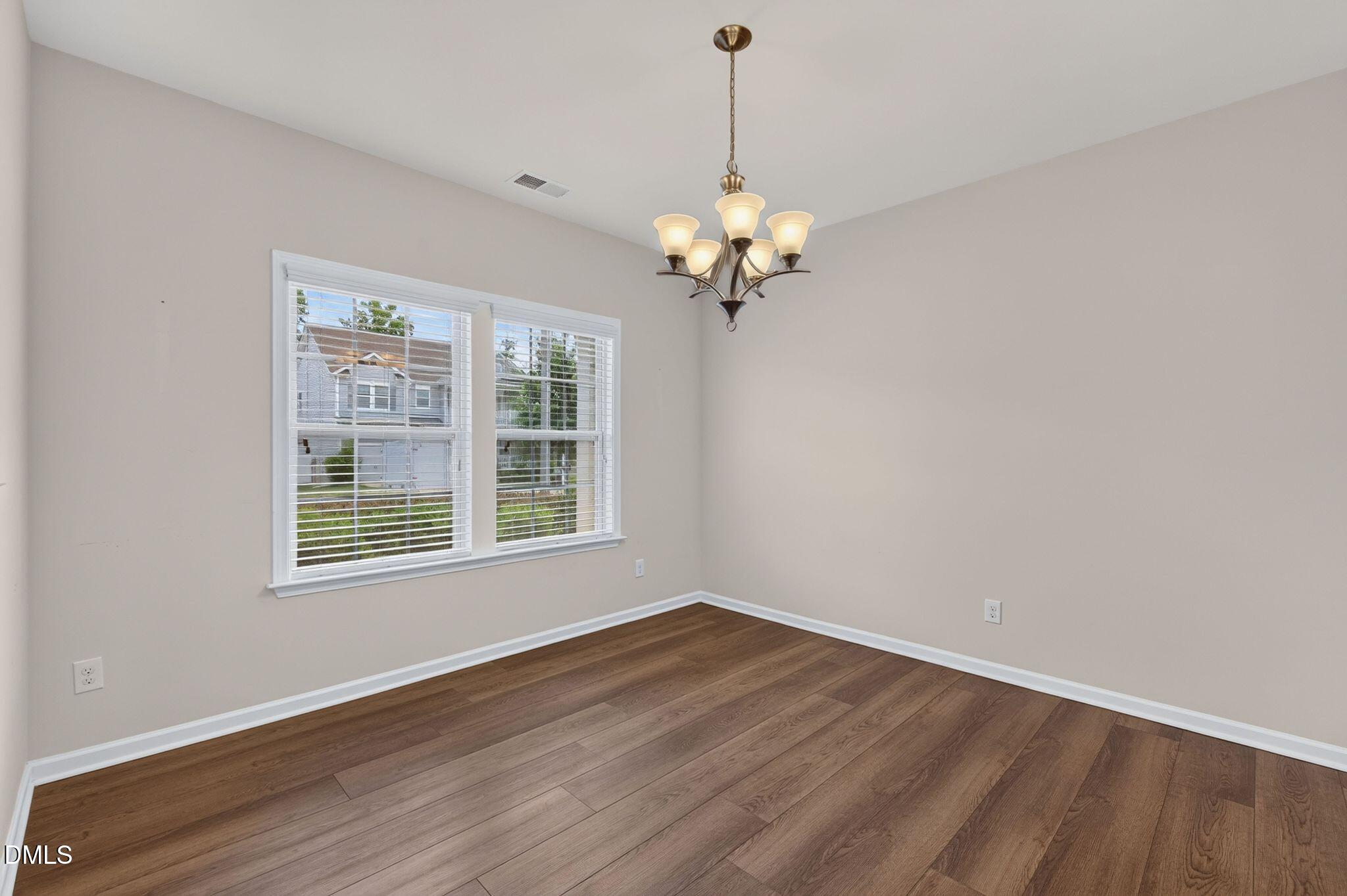 935 Sweet Gum Way Property Photo 8