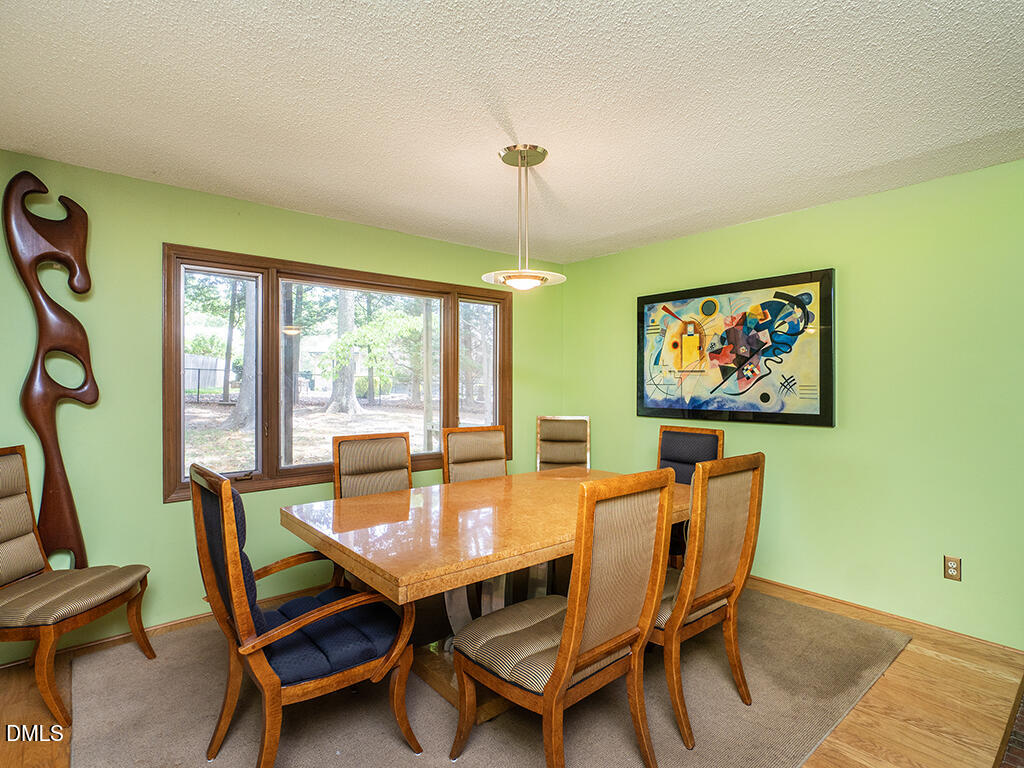 4005 Waldenbrook Court Property Photo 7