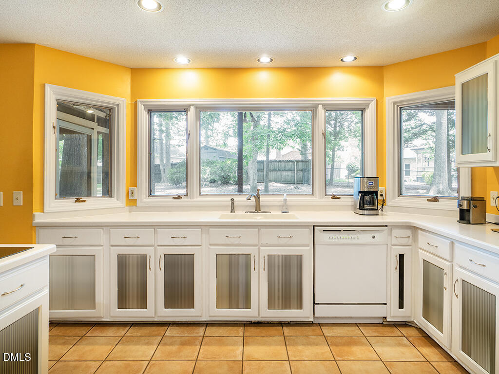 4005 Waldenbrook Court Property Photo 8