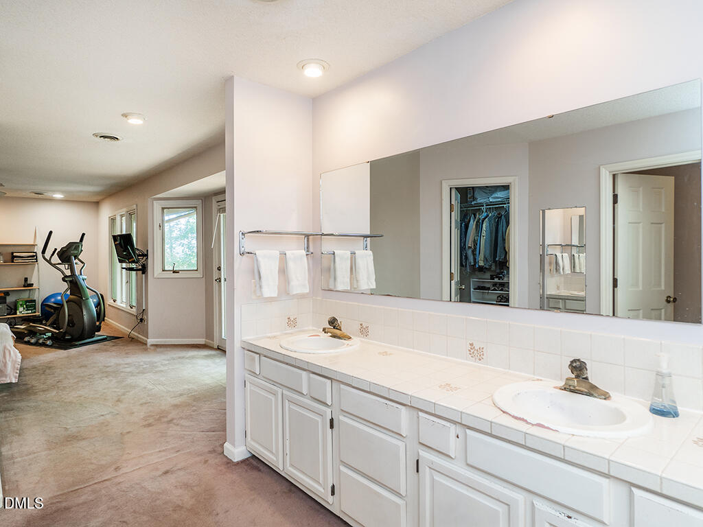 4005 Waldenbrook Court Property Photo 17