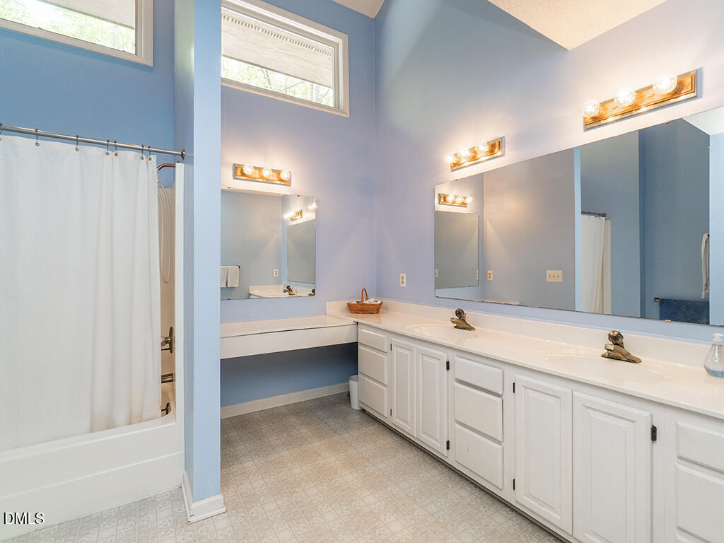 4005 Waldenbrook Court Property Photo 19