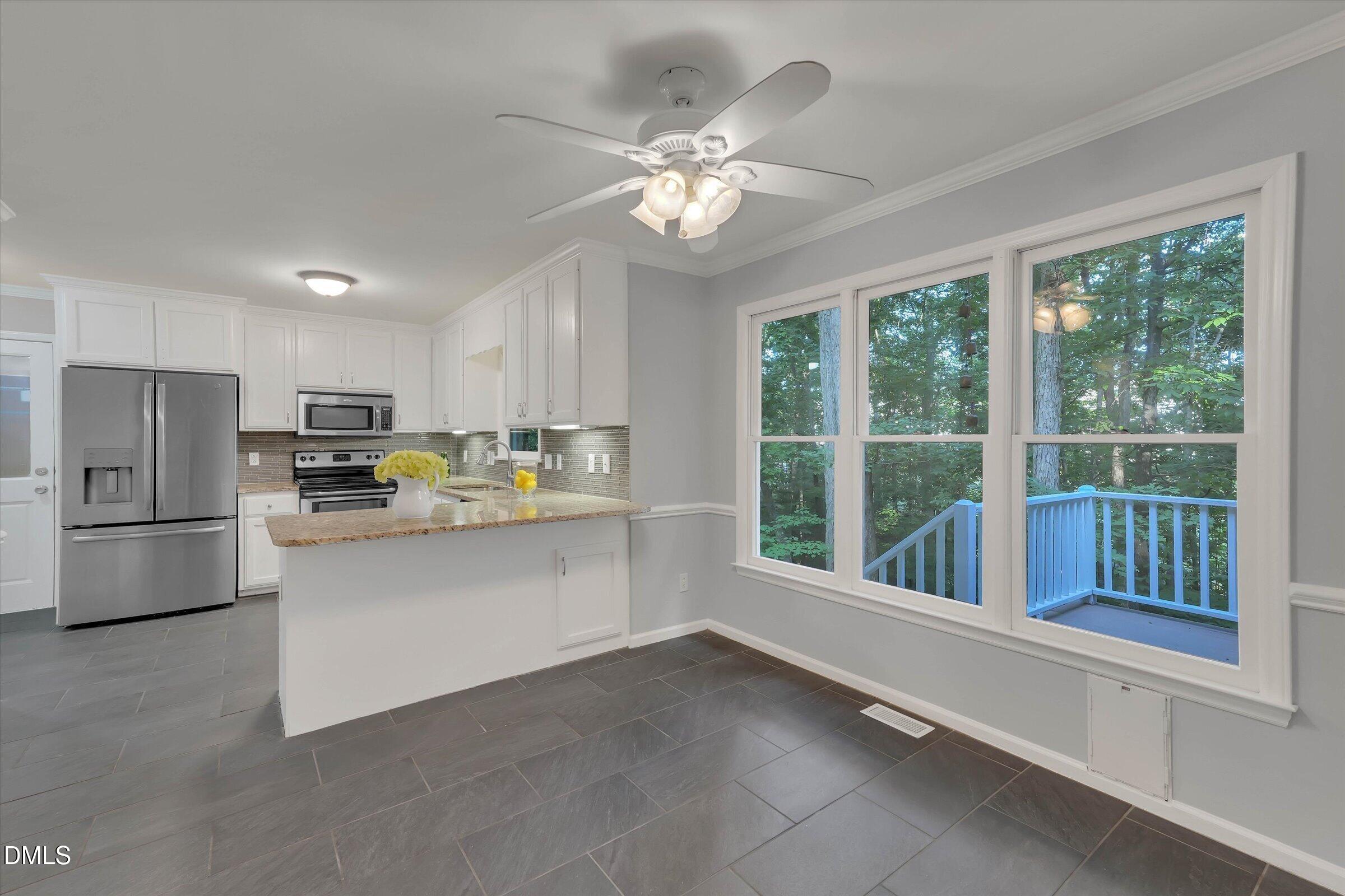 912 Stable Ridge Drive Property Photo 8