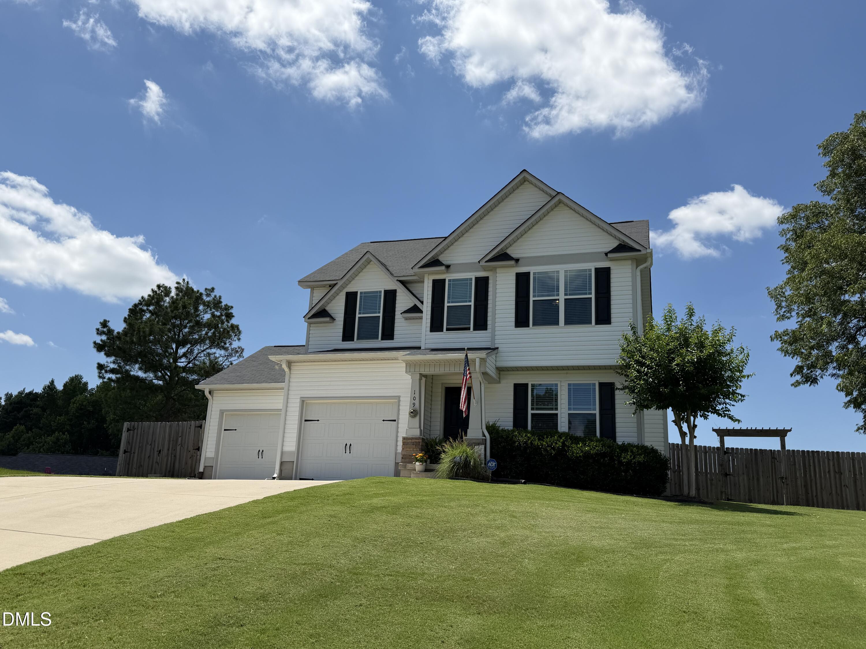 109 Larksdale Cove Property Photo 2