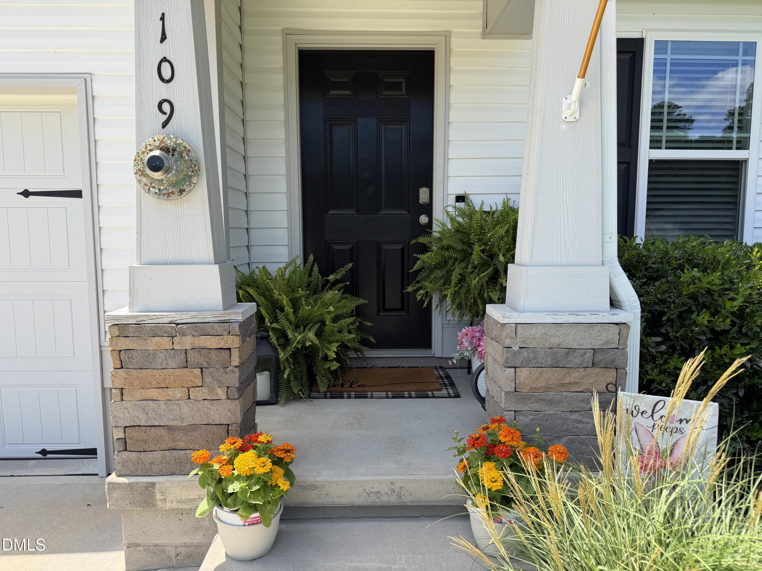 109 Larksdale Cove Property Photo 3
