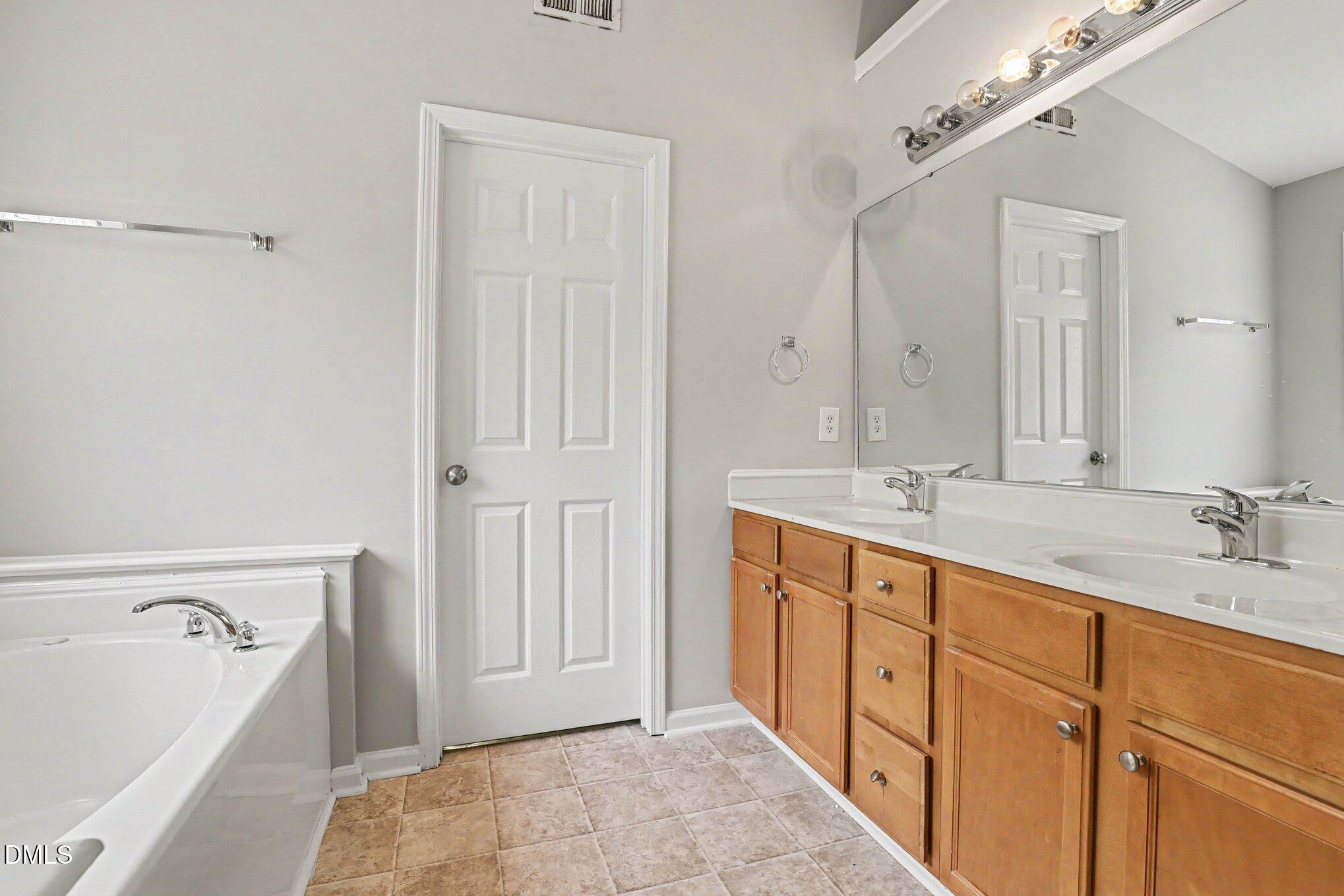 608 Hay River Street Property Photo 29