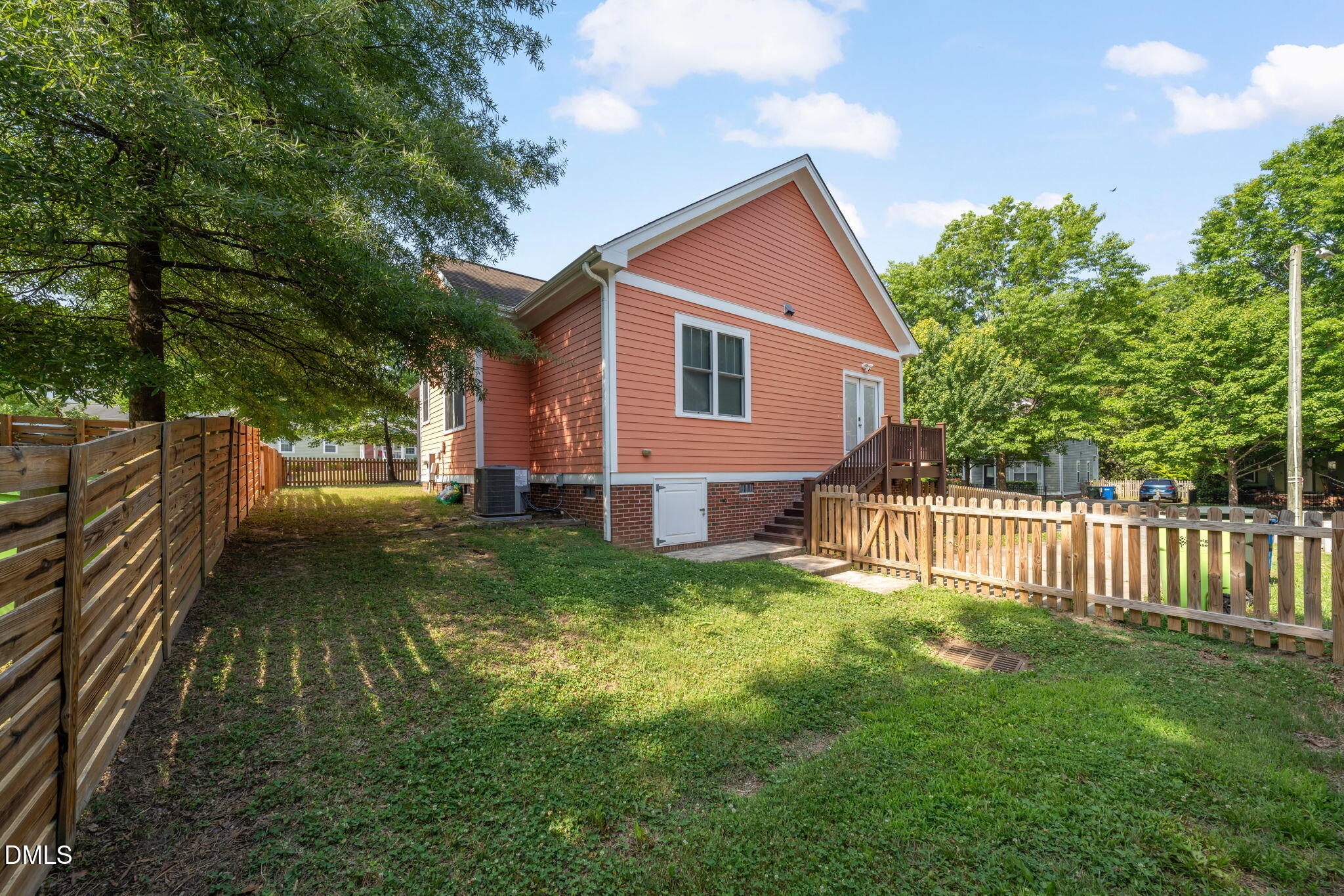 805 E Jones Street Property Photo 13