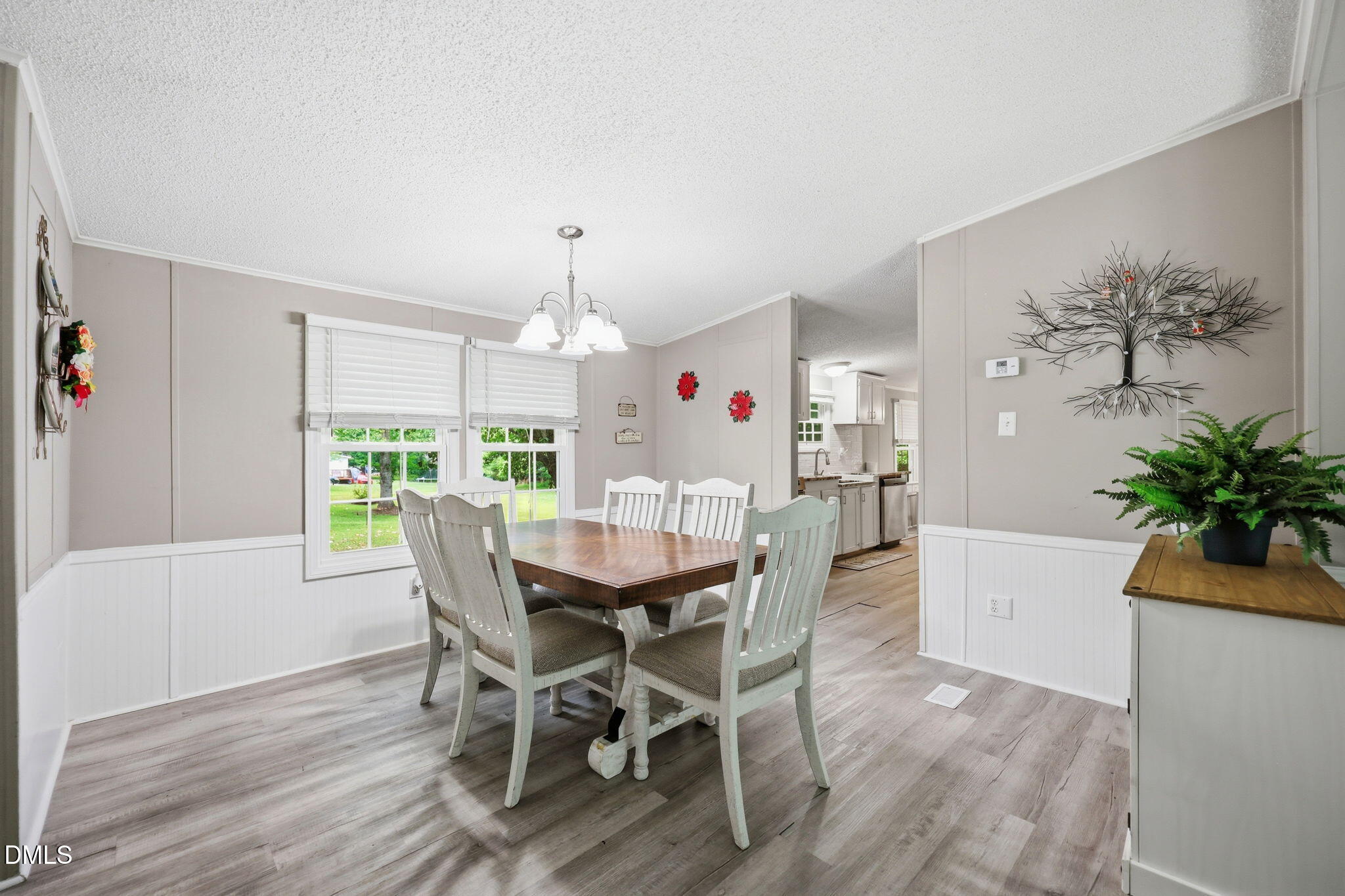 4148 Forest Court Property Photo 3