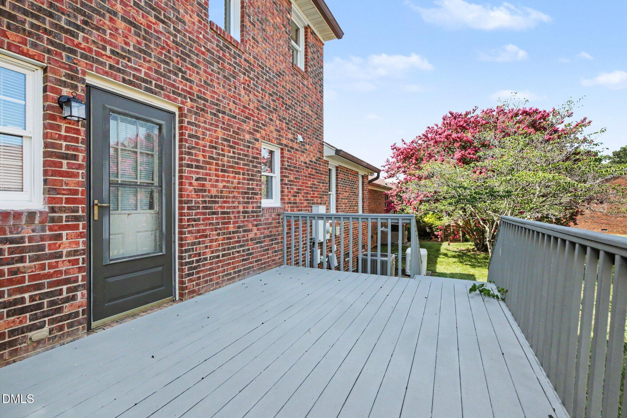 1816 Meadowview Drive Property Photo 5