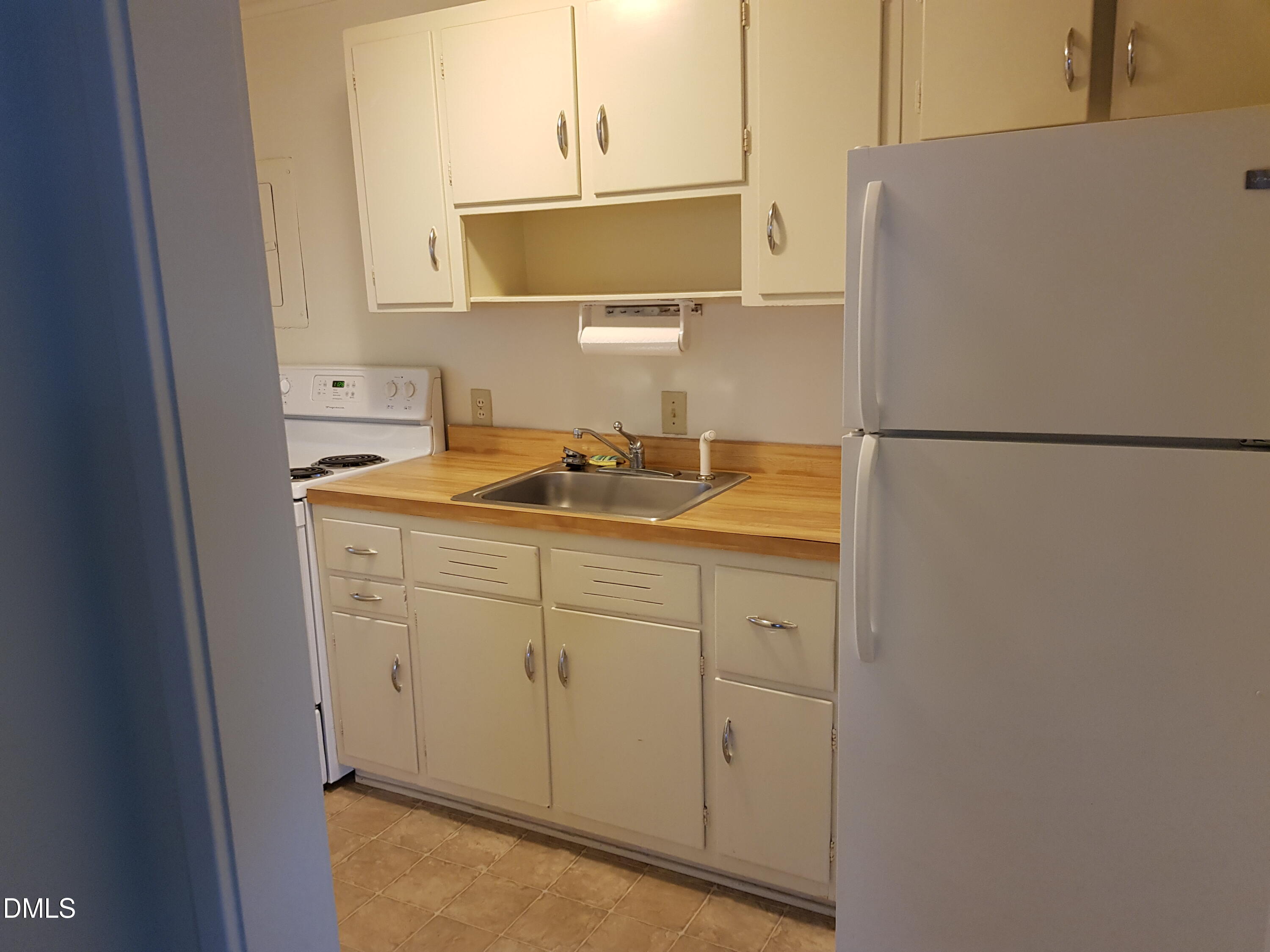 705 Daniels Street C Property Photo 4