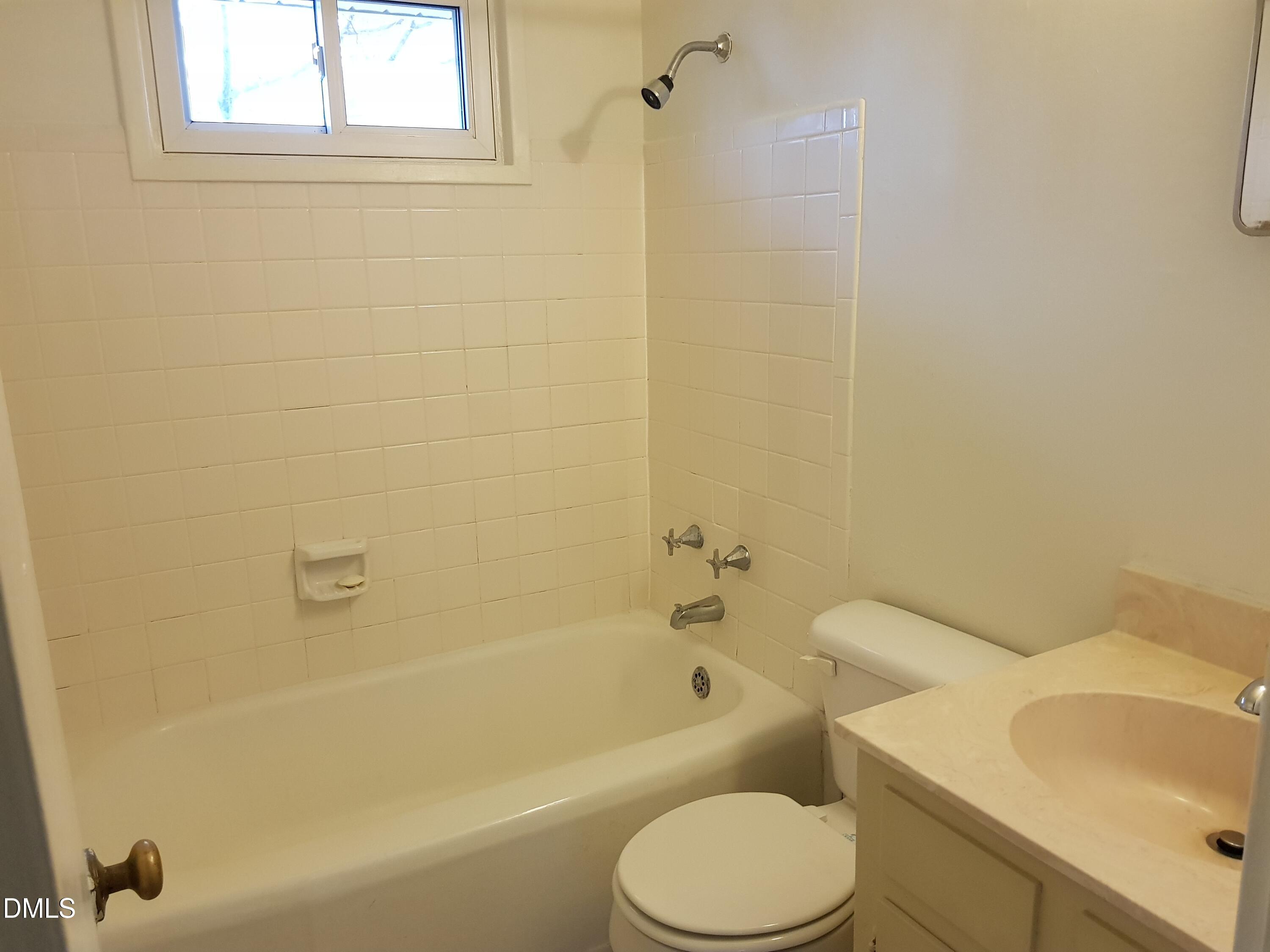 705 Daniels Street C Property Photo 6