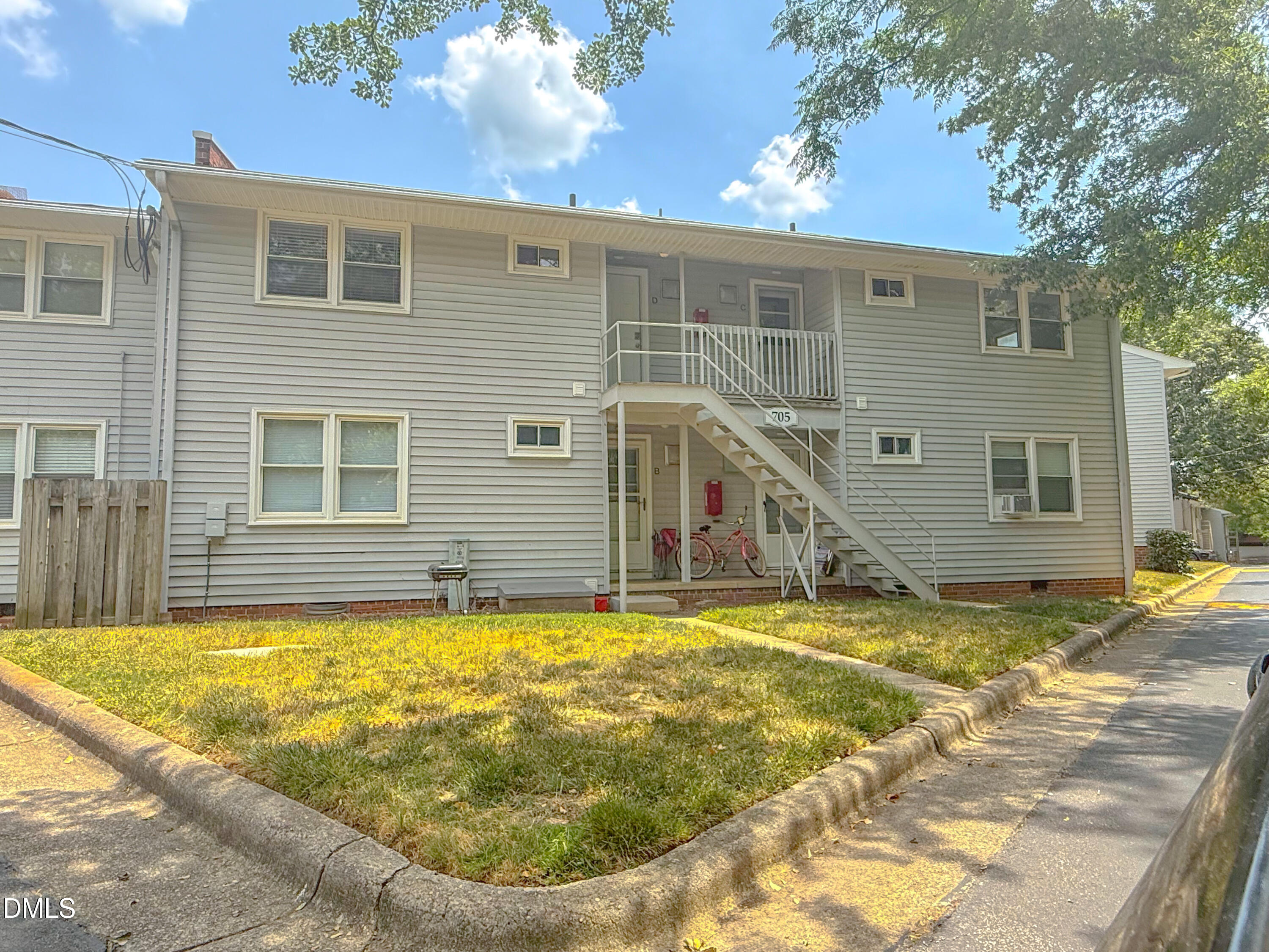 705 Daniels Street C Property Photo 8
