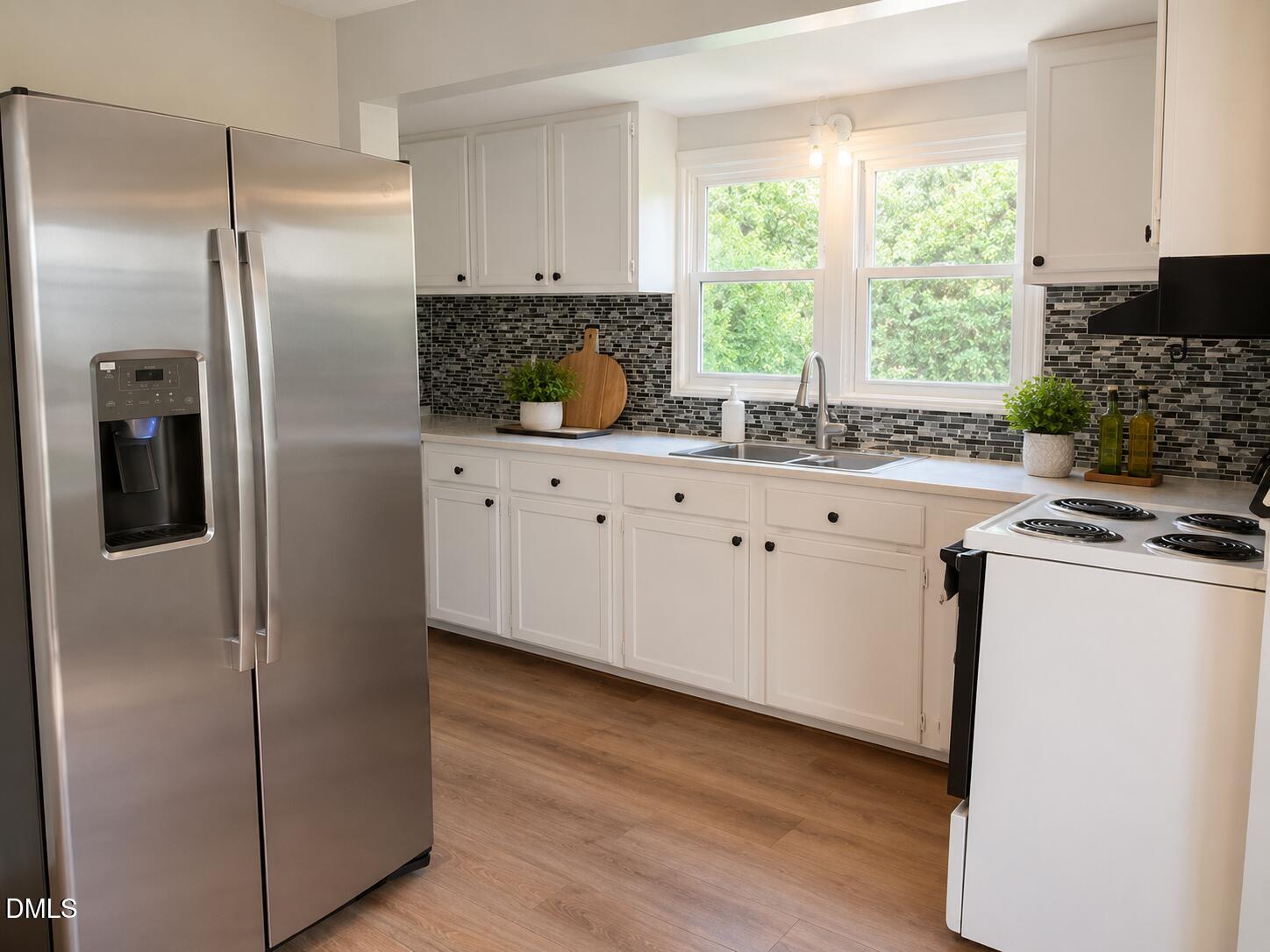 3133 Tryon Road Property Photo 4