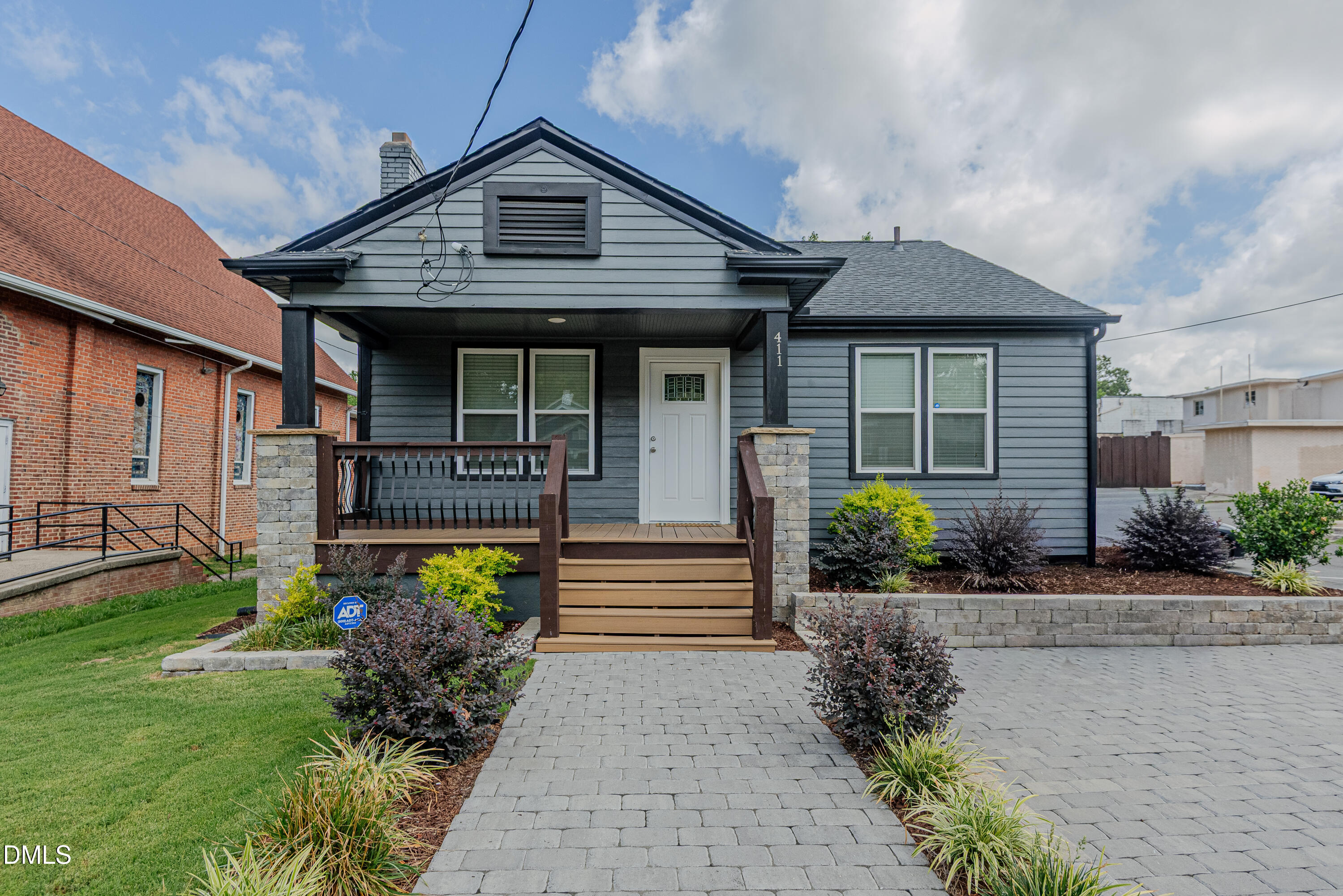 411 Dunstan Avenue Property Photo 1
