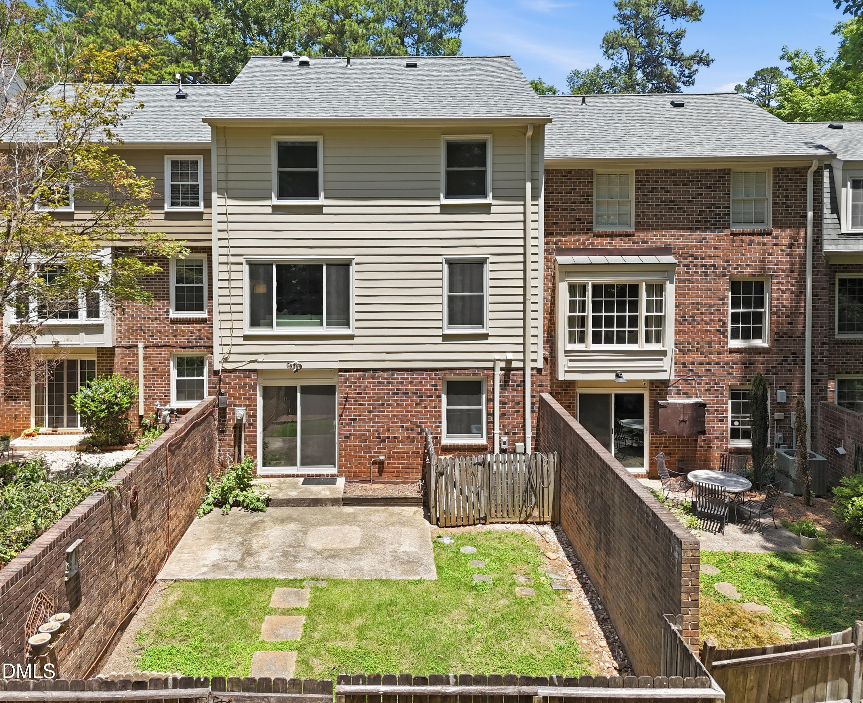 2824 Wycliff Road Property Photo 8