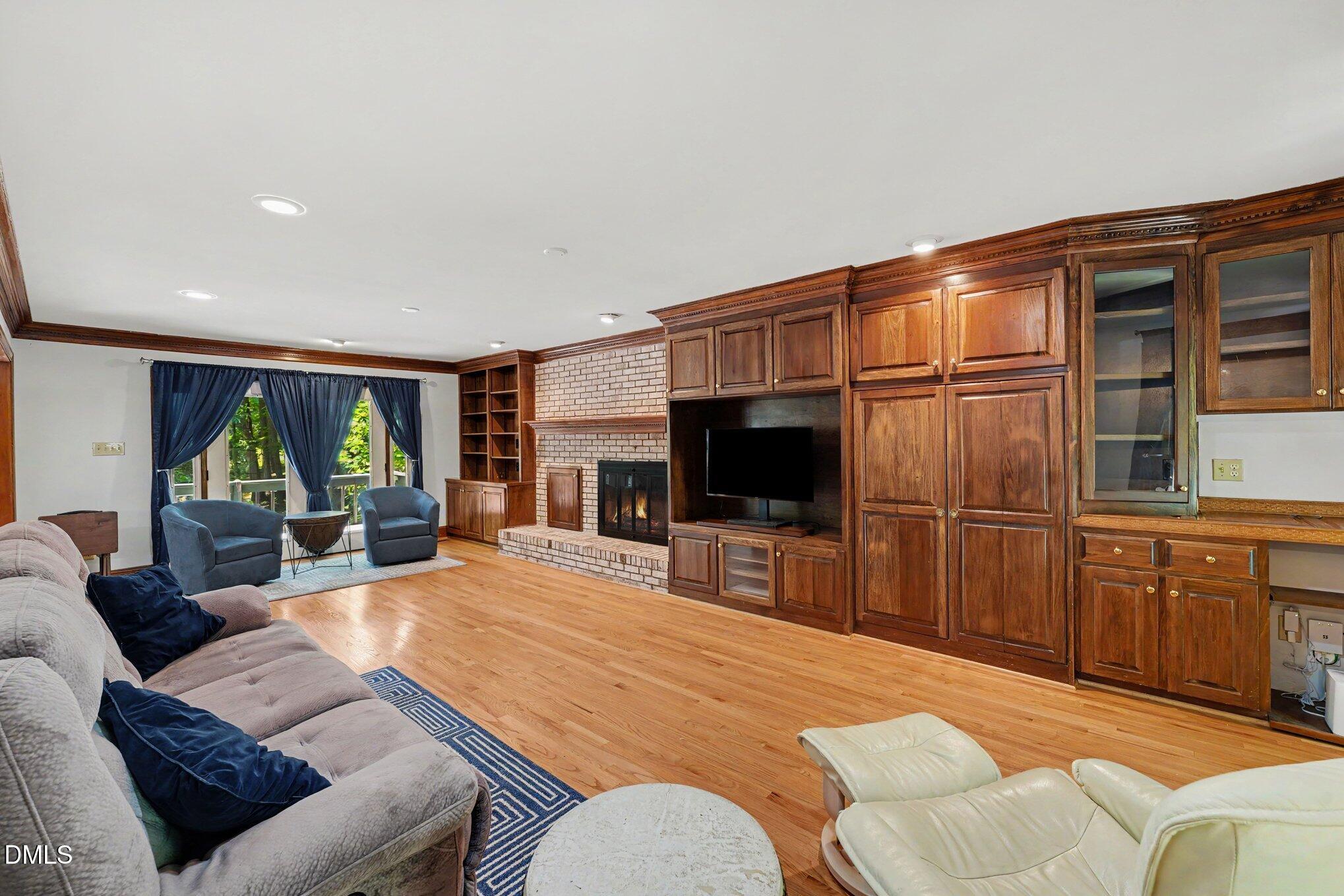 5537 Parkwood Drive Property Photo 3