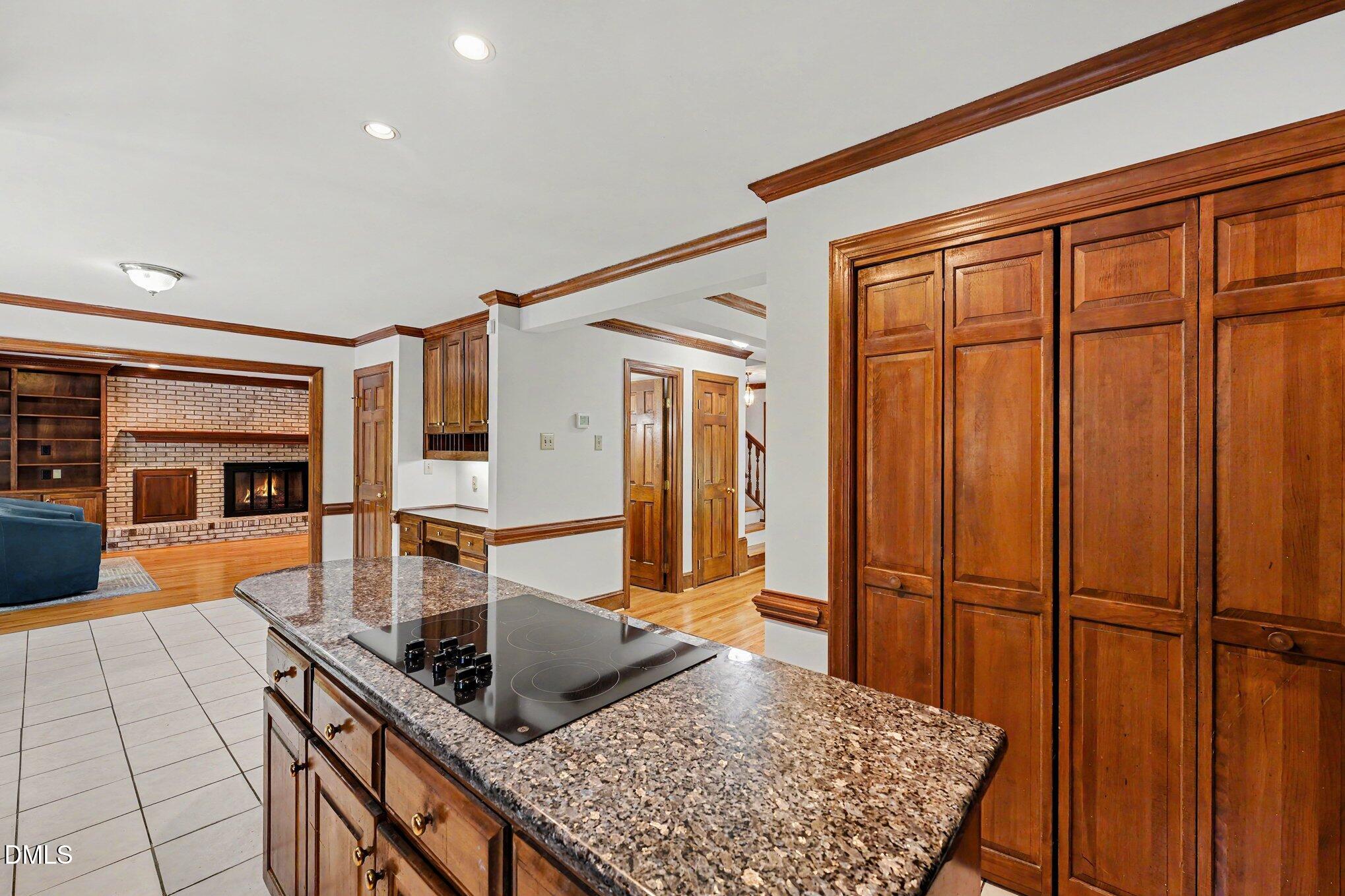 5537 Parkwood Drive Property Photo 9