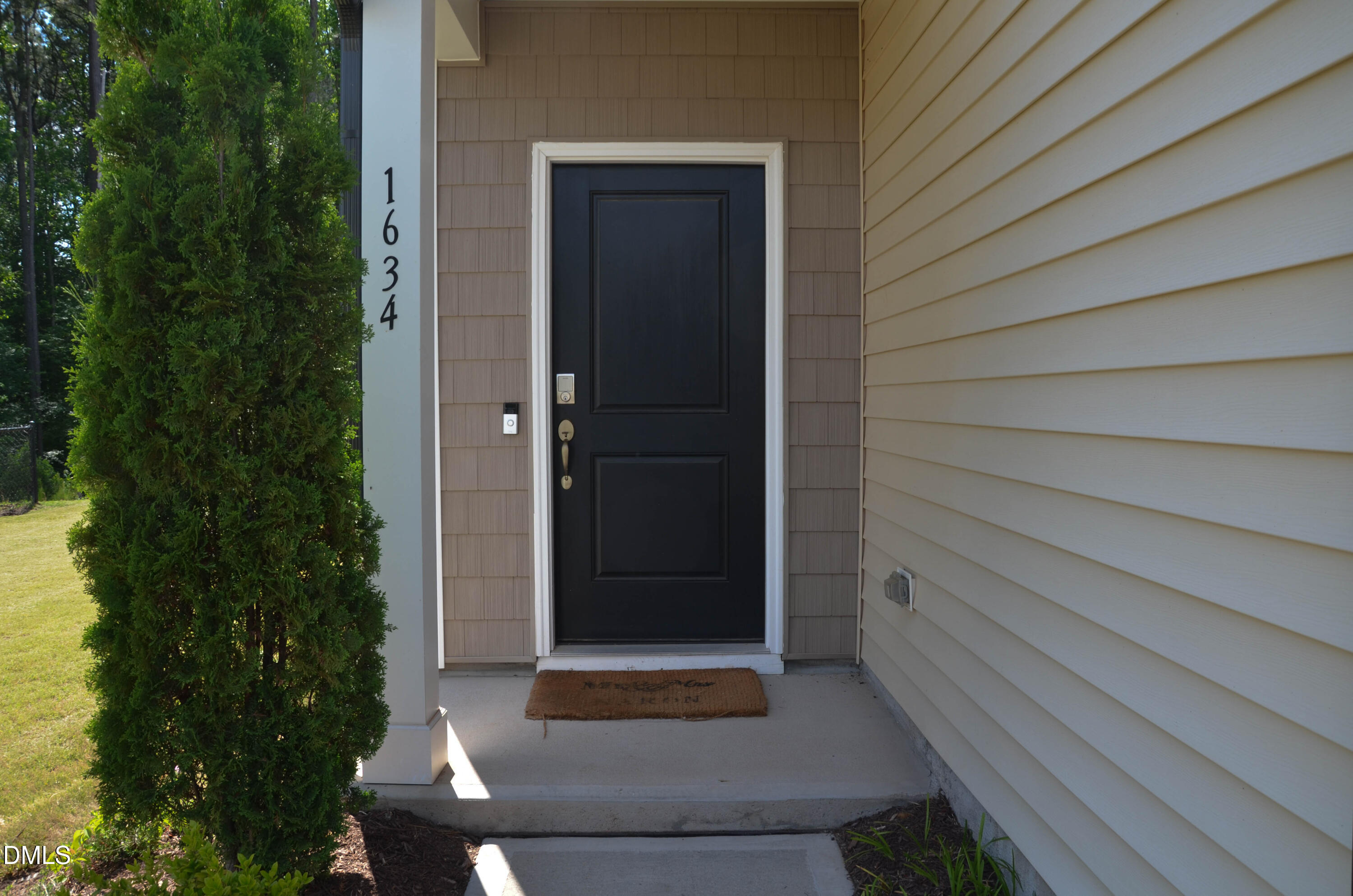 1634 Glacier Drive Property Photo 2