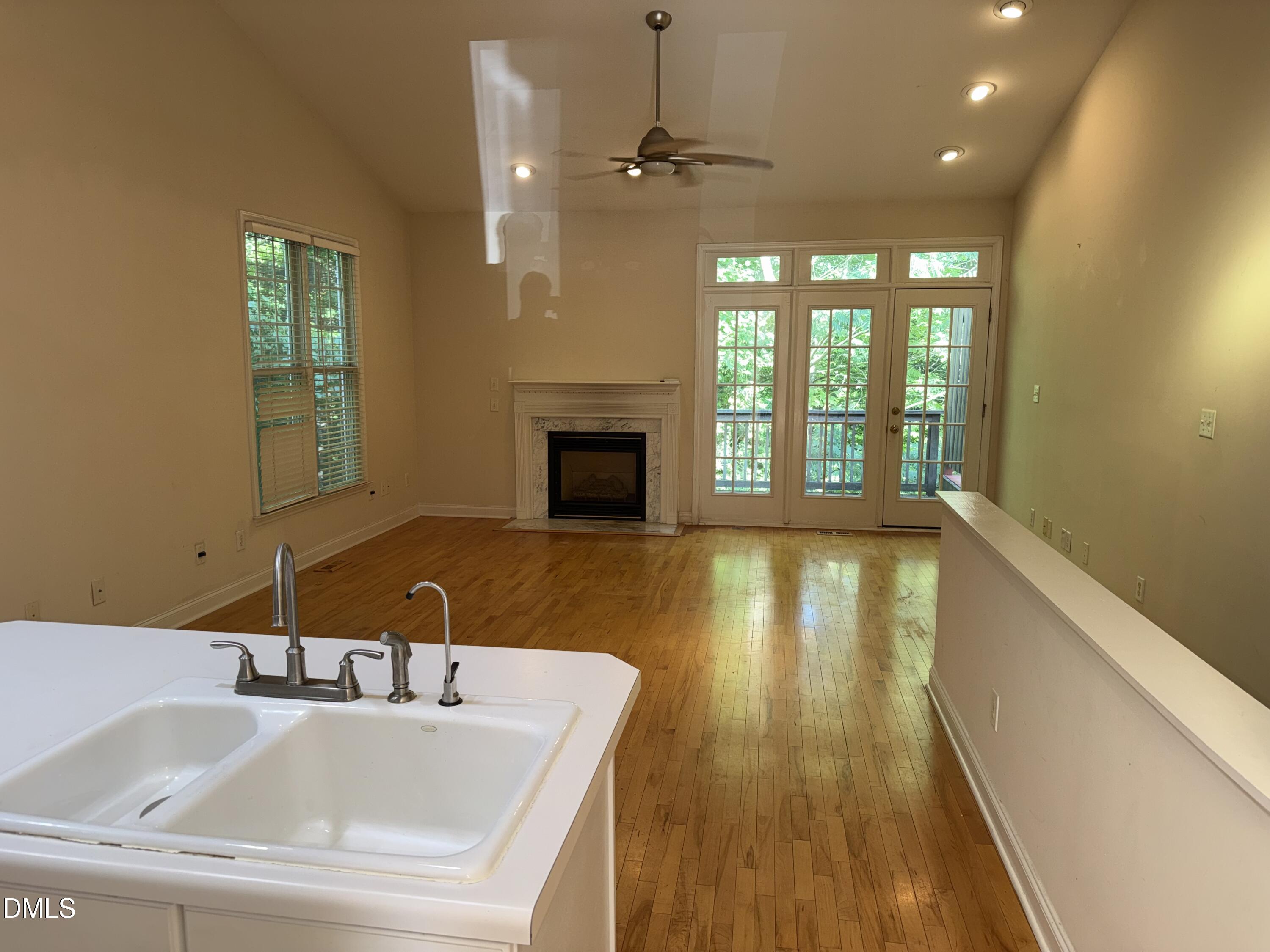 801 Carved Oak Drive Property Photo 3