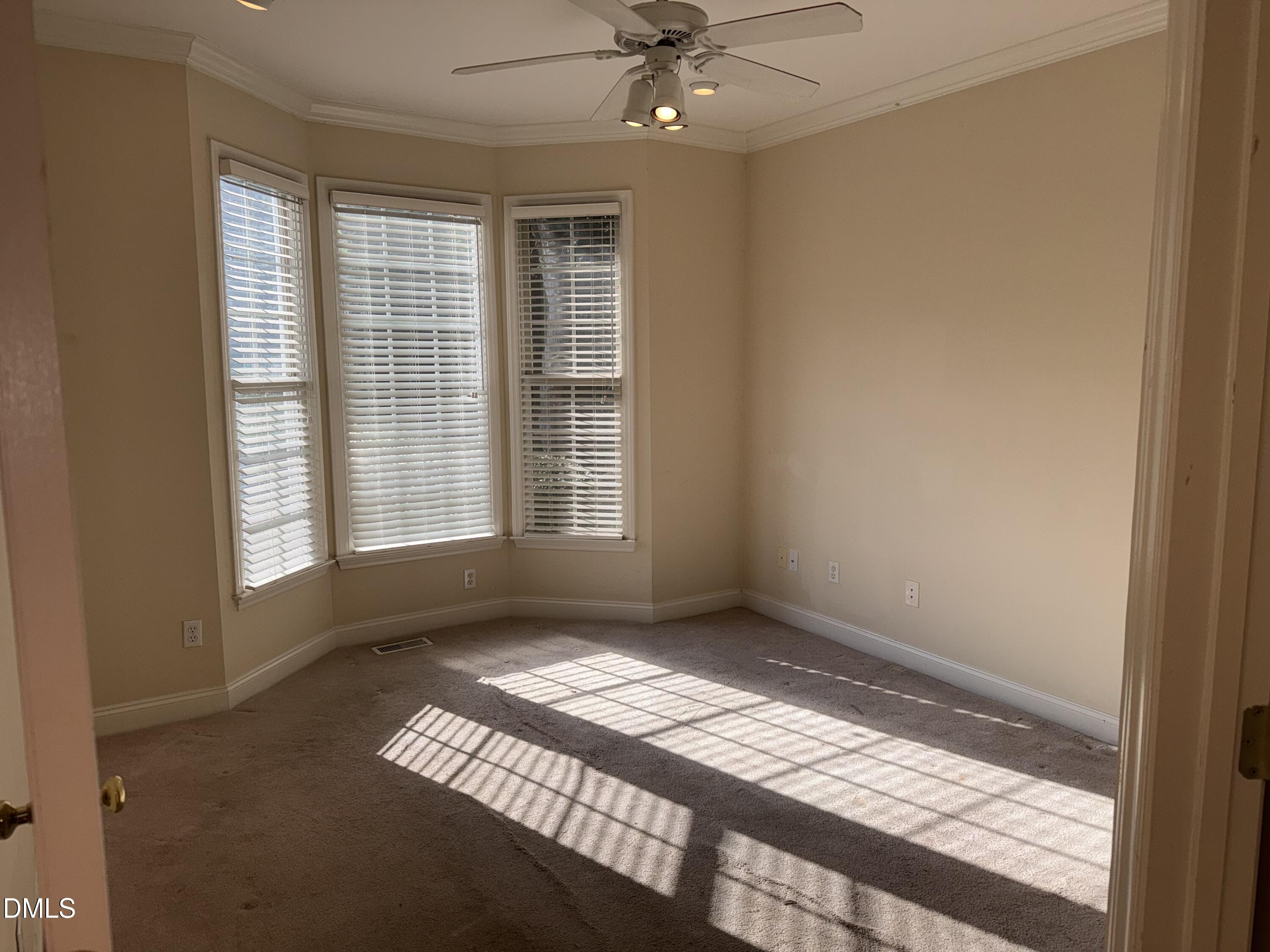 801 Carved Oak Drive Property Photo 14