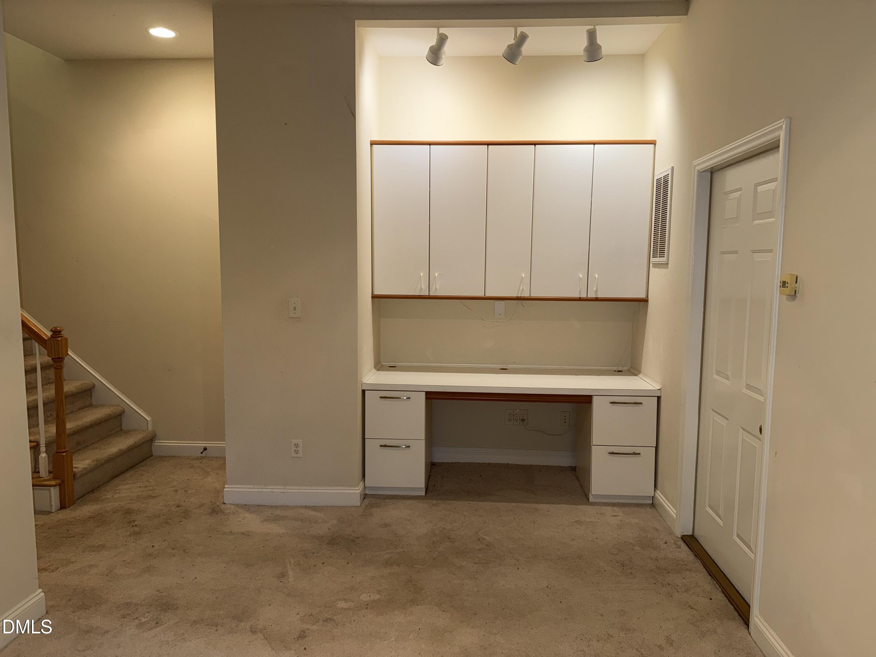 801 Carved Oak Drive Property Photo 18