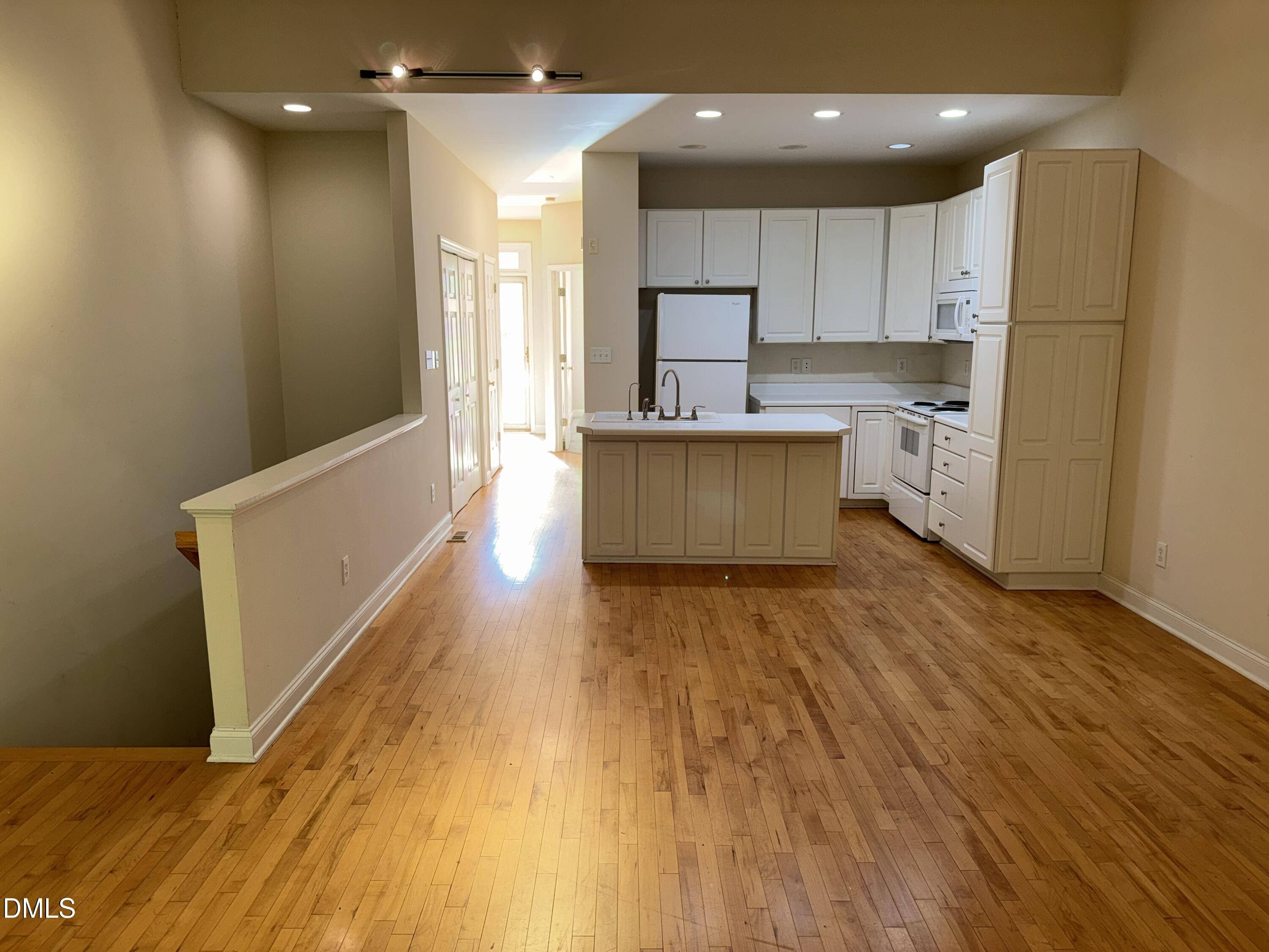 801 Carved Oak Drive Property Photo 27